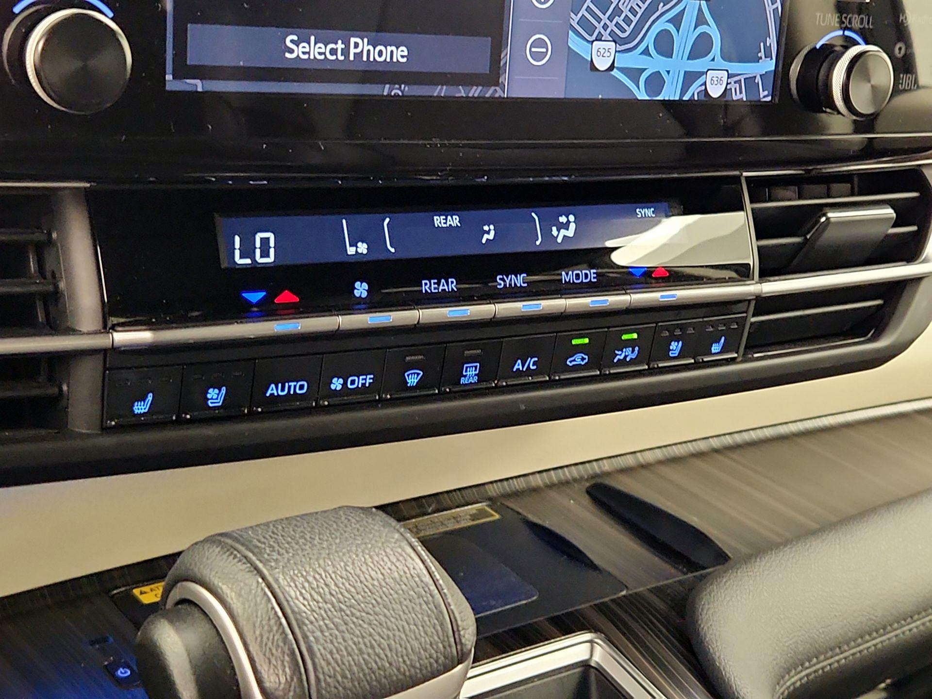 Thumbnail: 2021 Toyota Sienna - 17