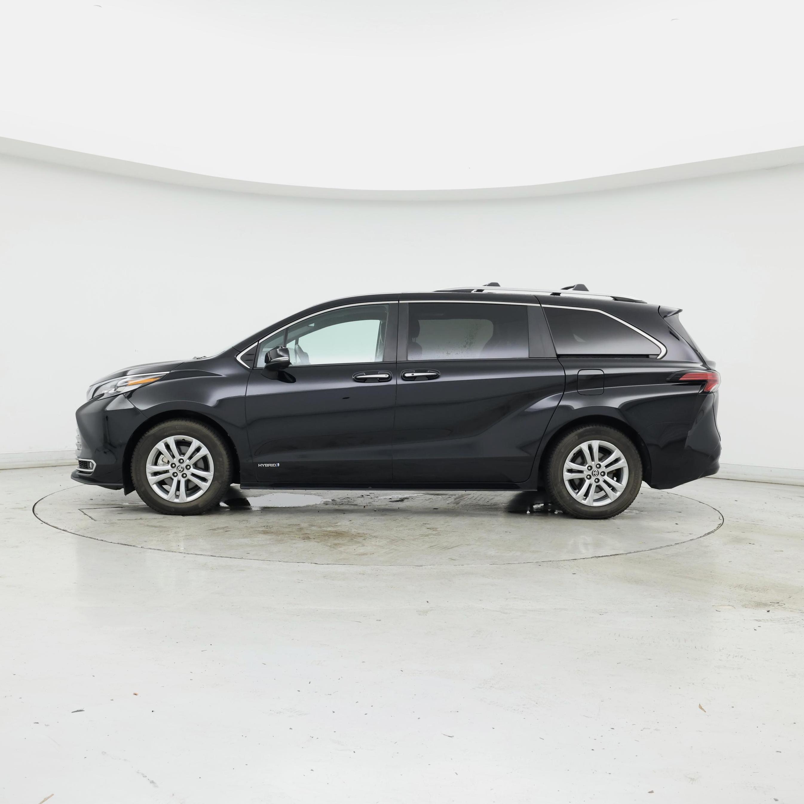 Thumbnail: 2021 Toyota Sienna - 3