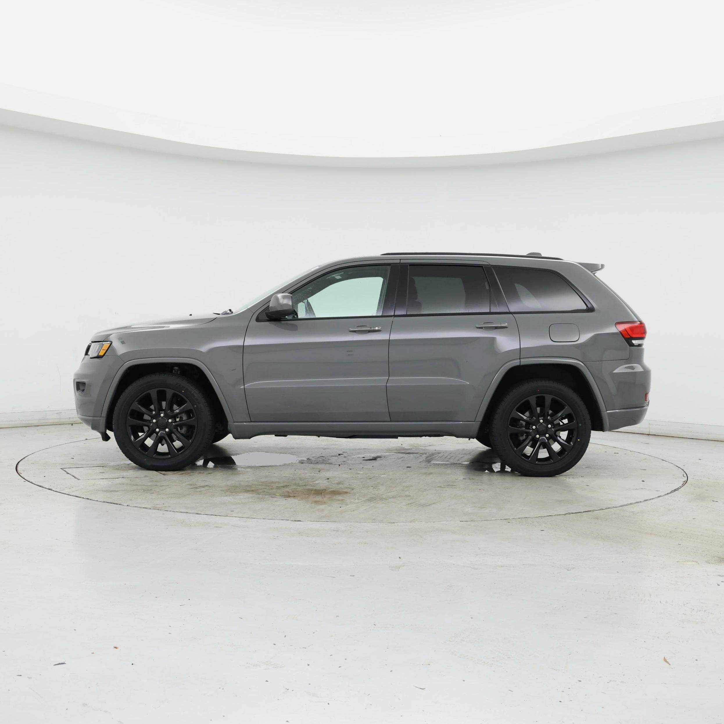 Thumbnail: 2020 Jeep Grand Cherokee - 3