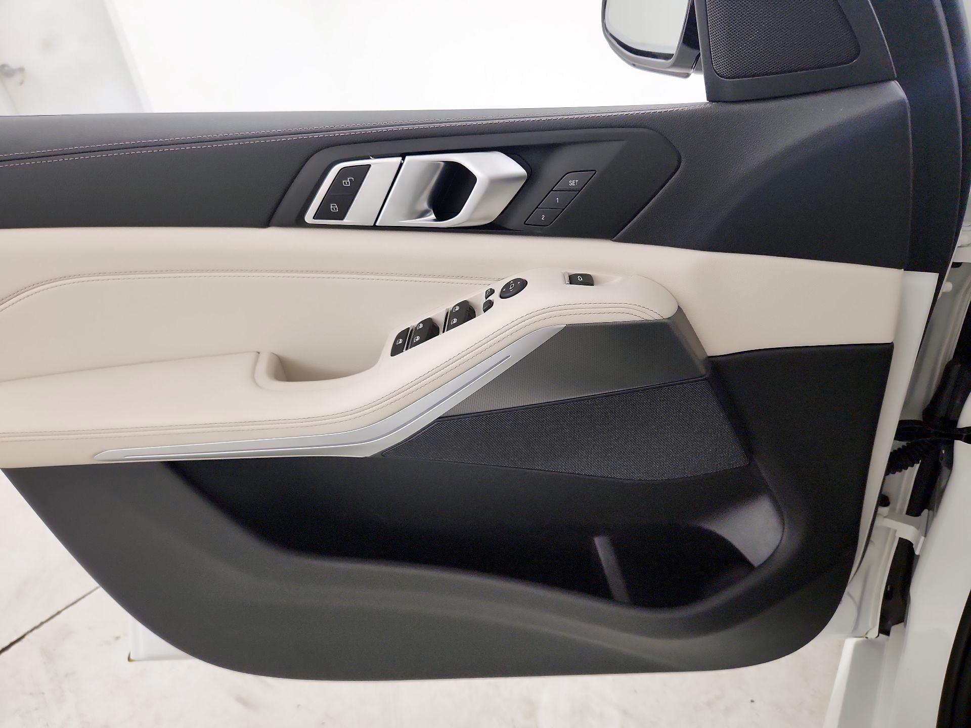 Thumbnail: 2022 BMW X5 - 12