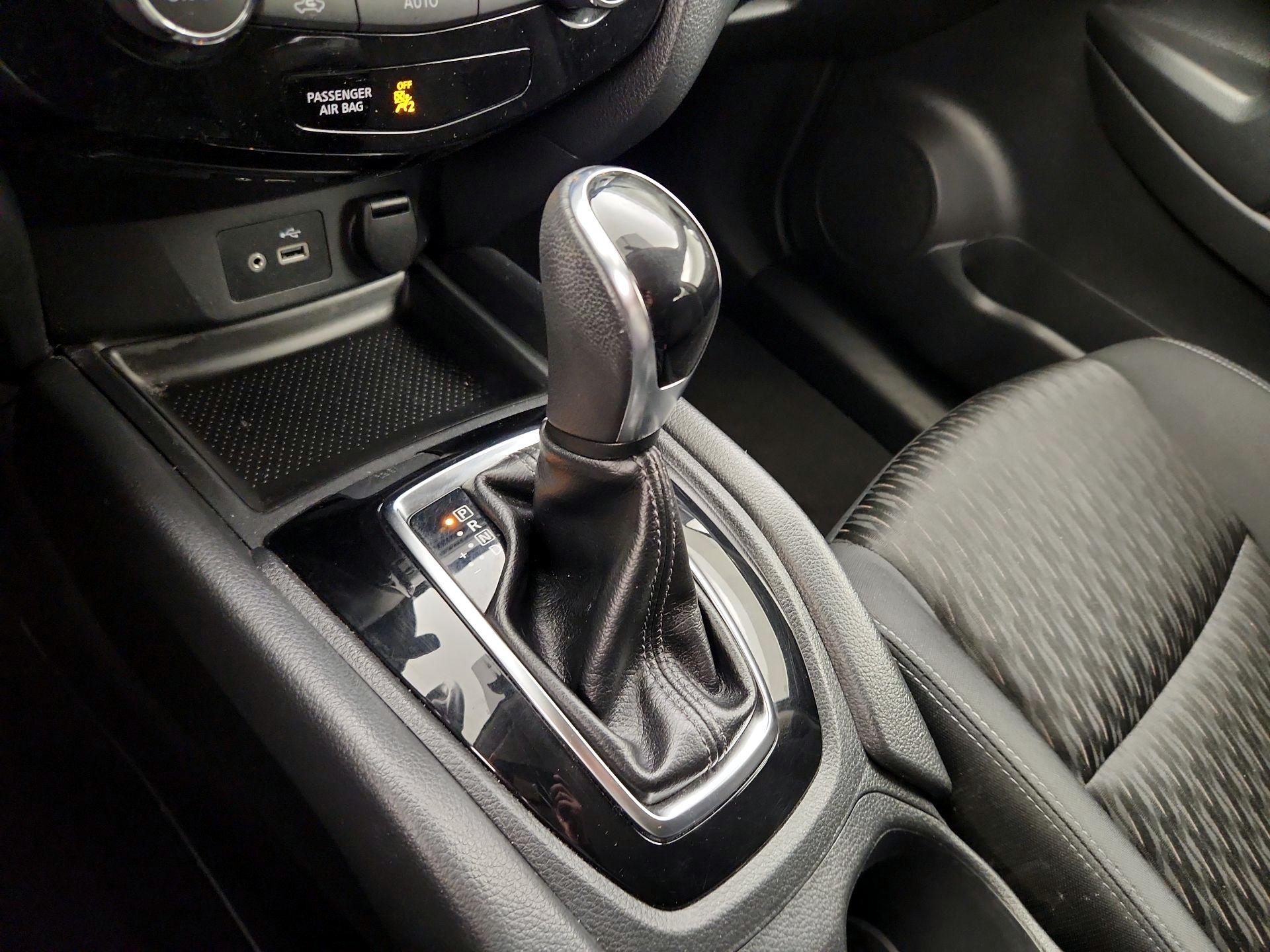 Thumbnail: 2018 Nissan Rogue - 18