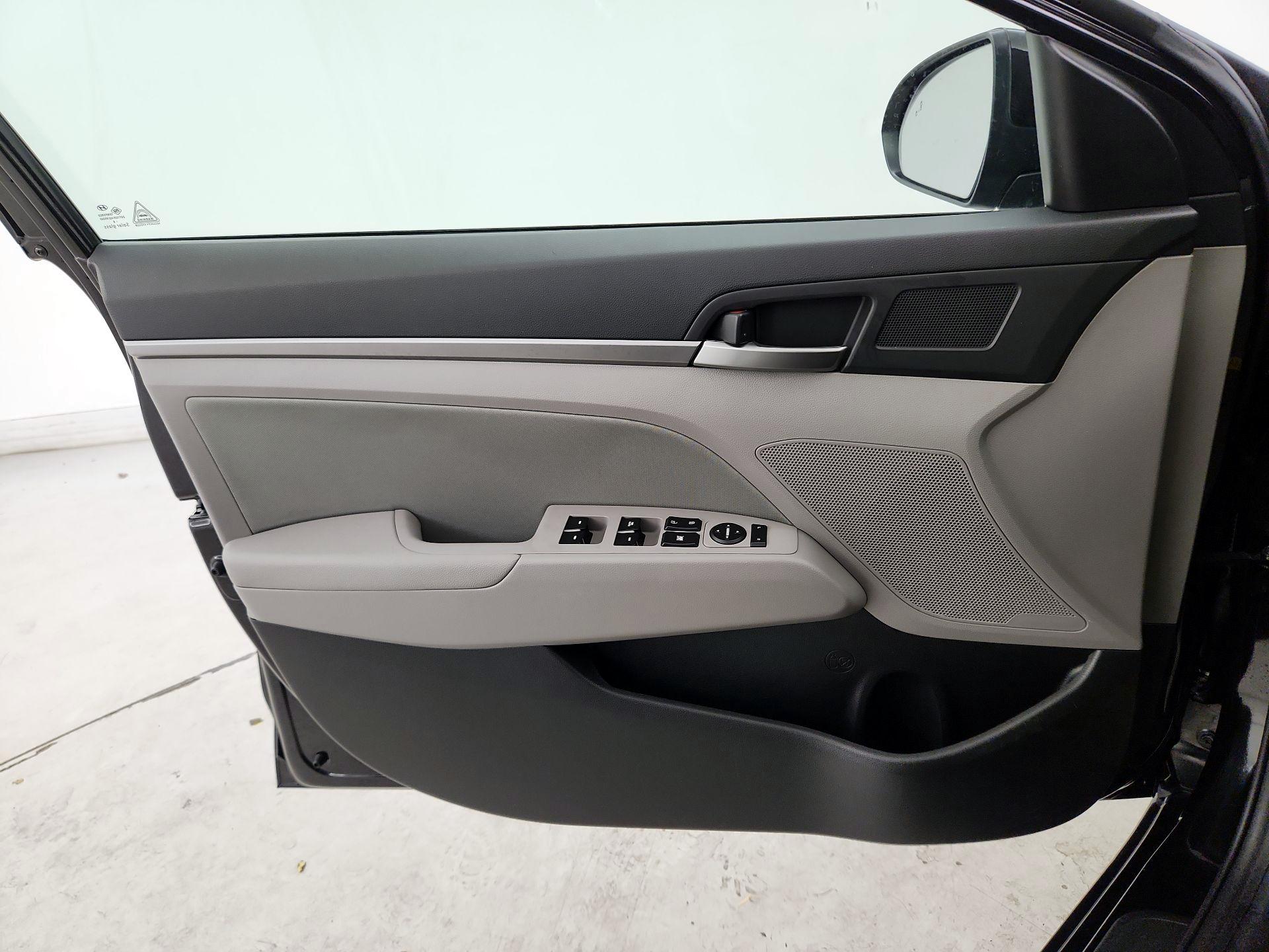 Thumbnail: 2018 Hyundai Elantra - 12
