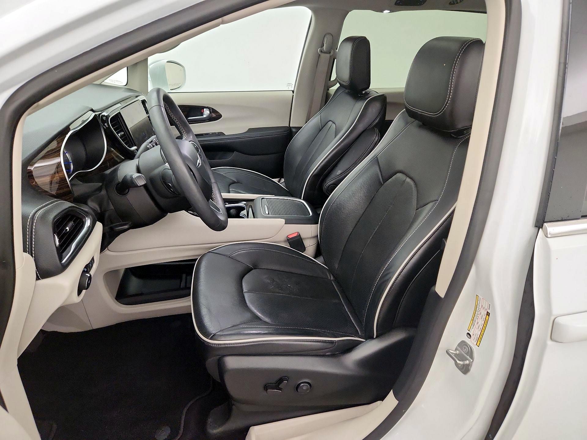 Thumbnail: 2022 Chrysler Pacifica - 11