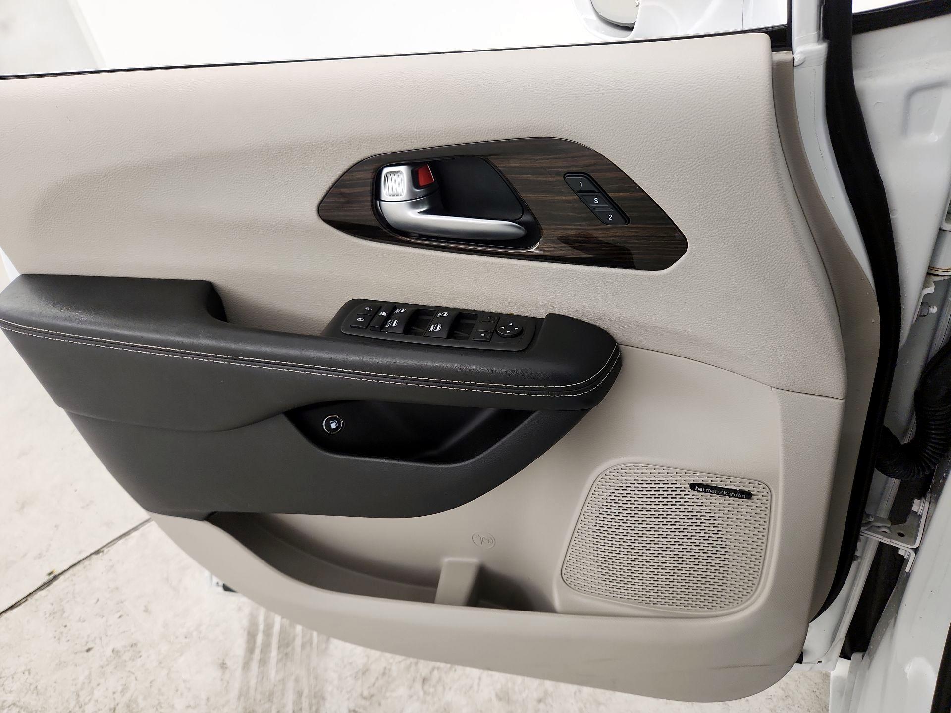 Thumbnail: 2022 Chrysler Pacifica - 12
