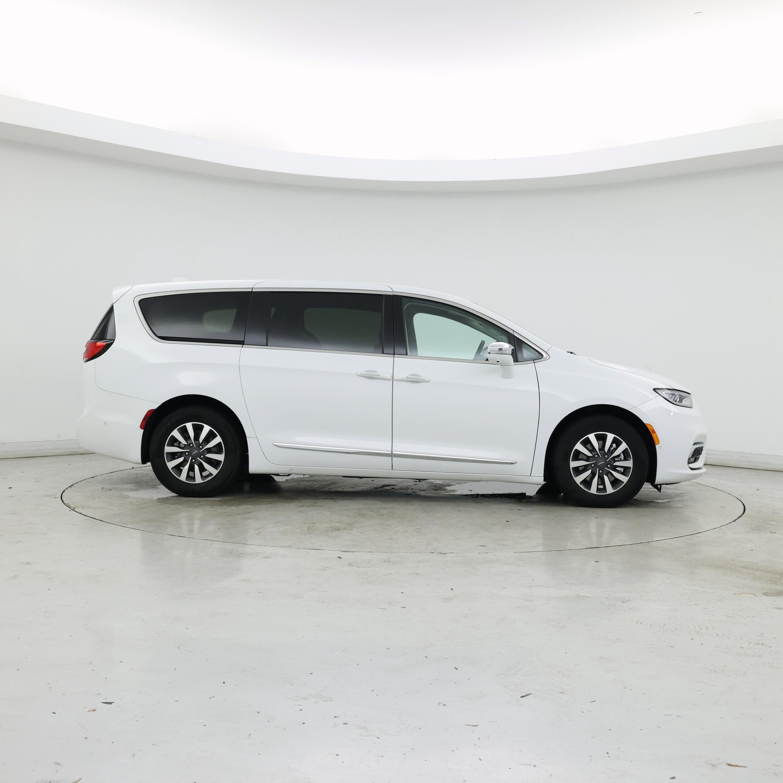 Thumbnail: 2022 Chrysler Pacifica - 7