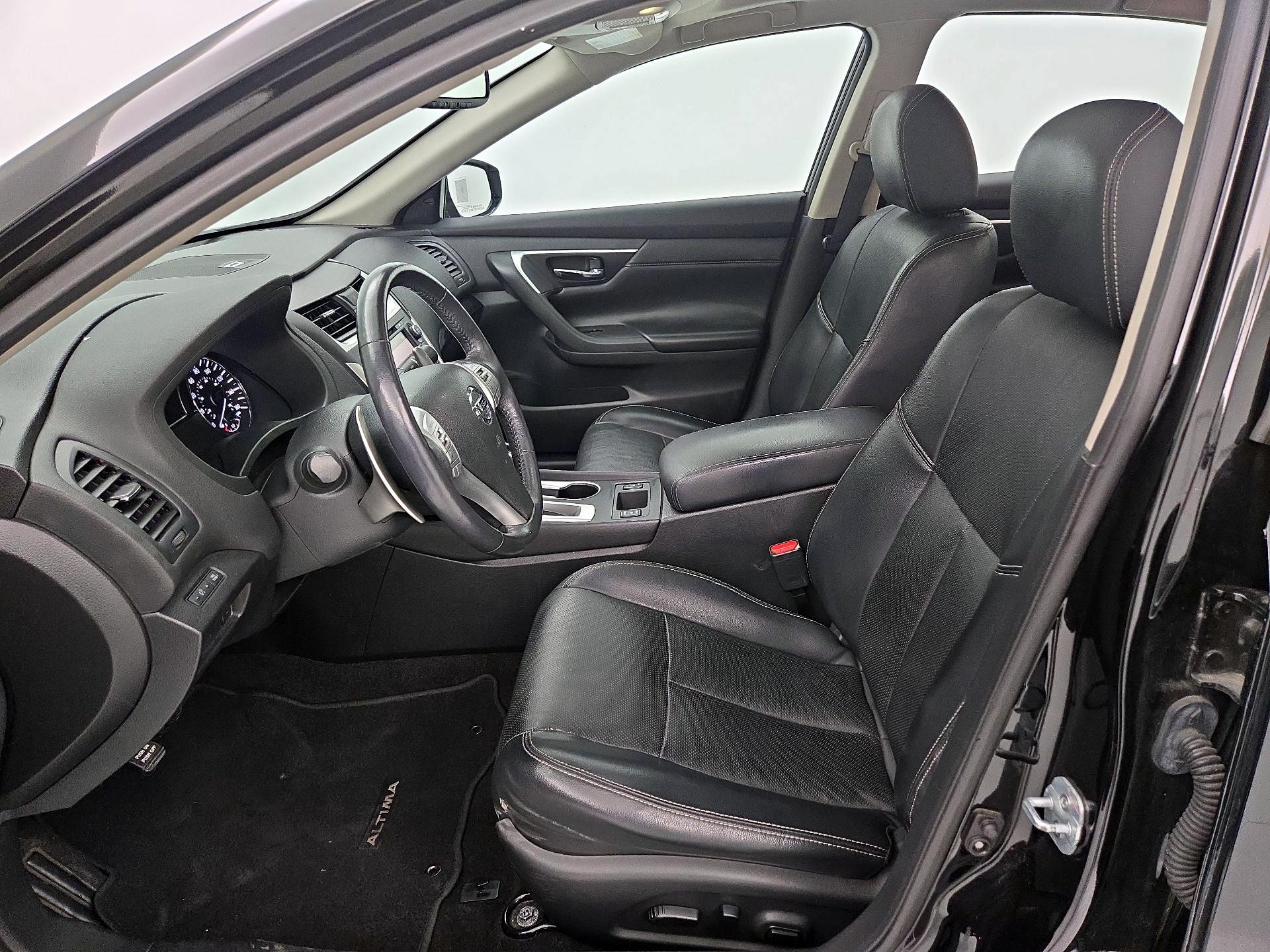 Thumbnail: 2016 Nissan Altima - 11