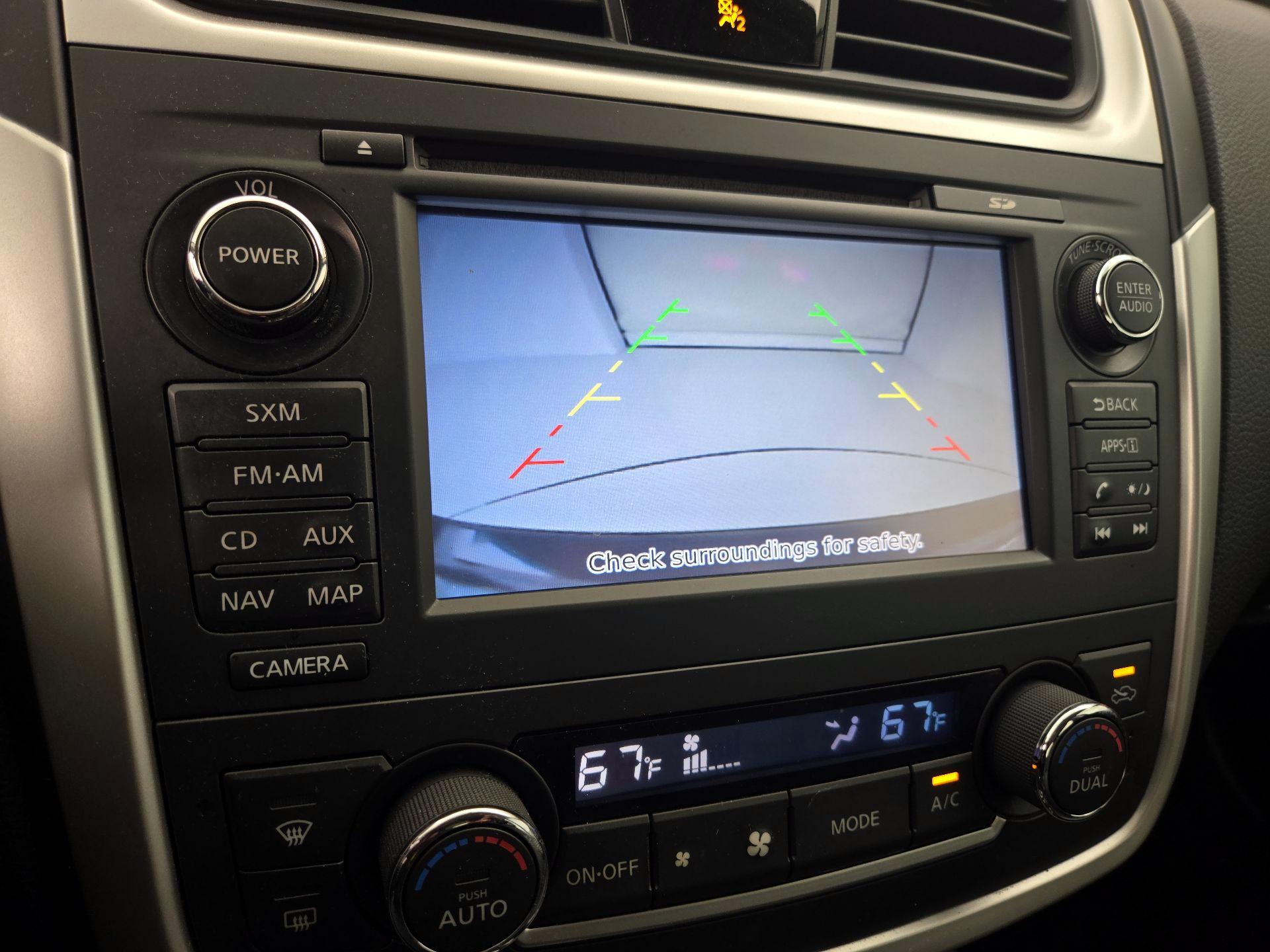 Thumbnail: 2016 Nissan Altima - 15