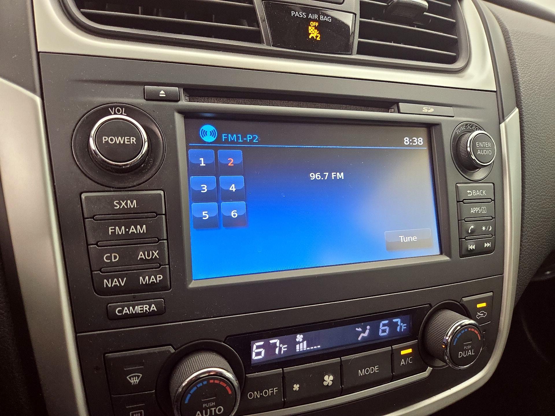 Thumbnail: 2016 Nissan Altima - 16