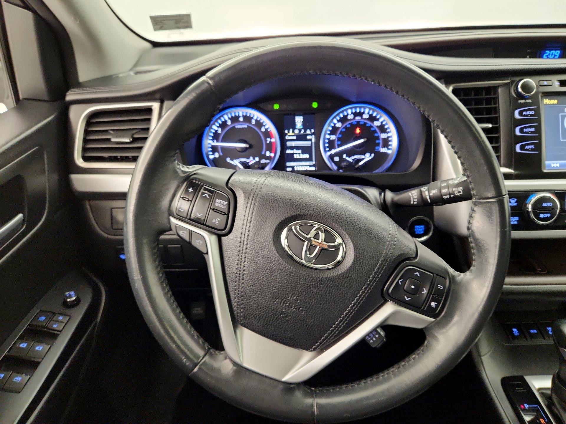 Thumbnail: 2016 Toyota Highlander - 10