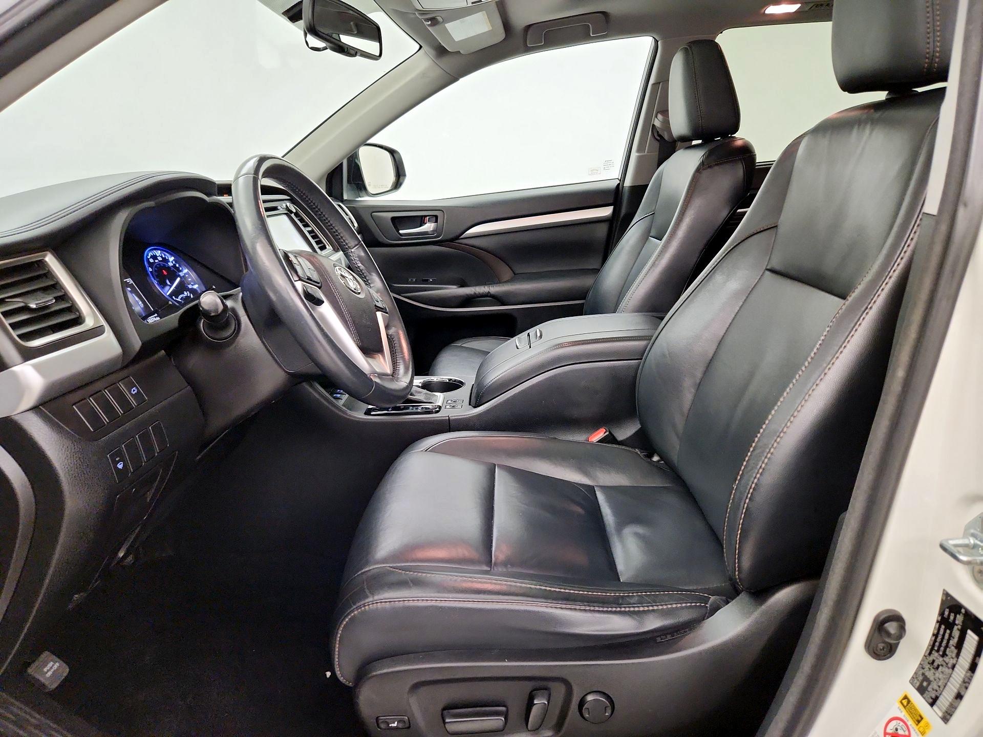 Thumbnail: 2016 Toyota Highlander - 11