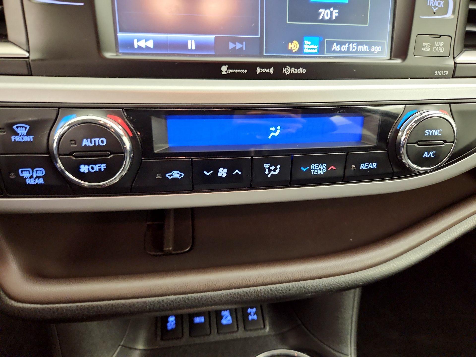 Thumbnail: 2016 Toyota Highlander - 16