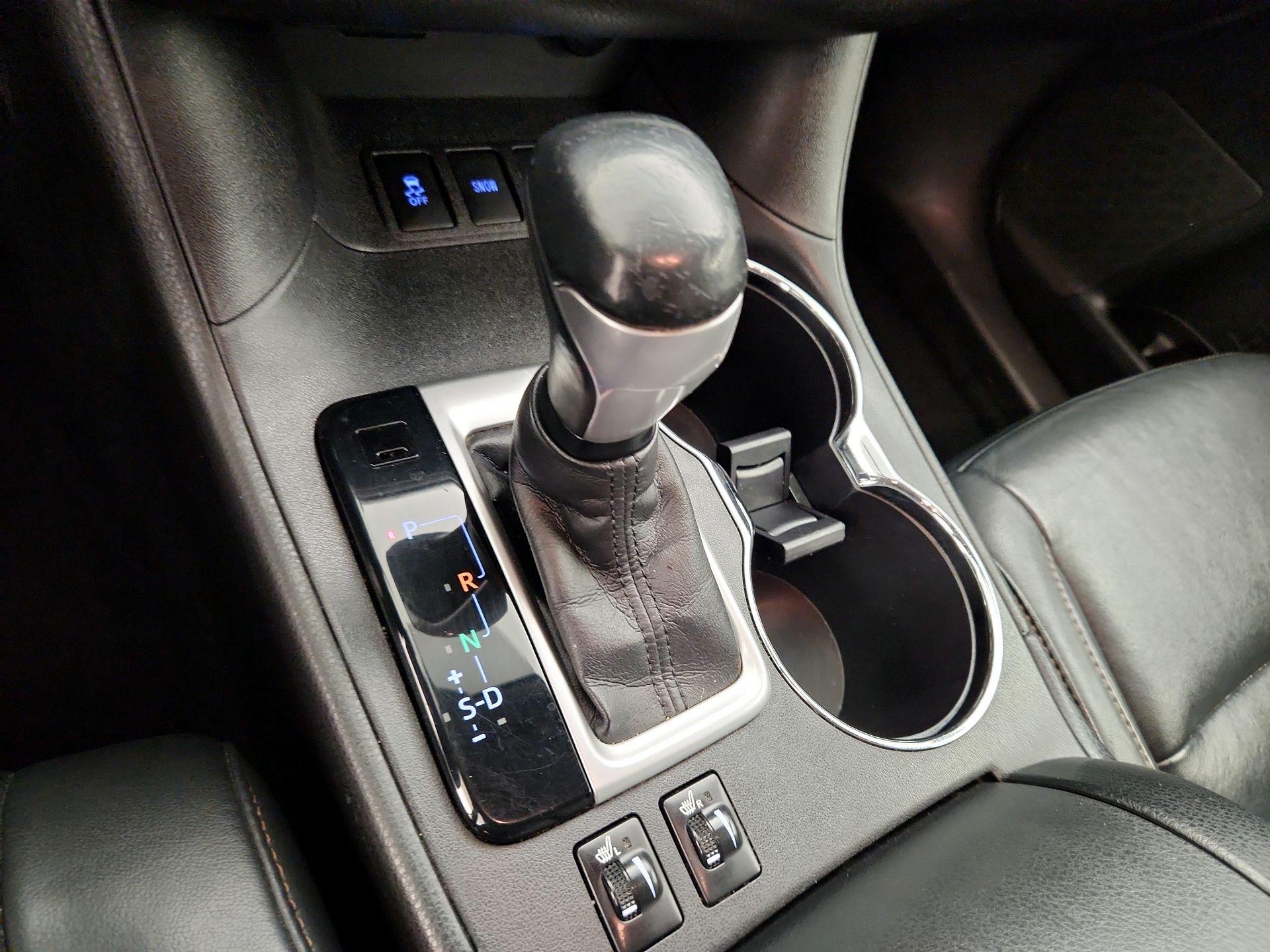 Thumbnail: 2016 Toyota Highlander - 17