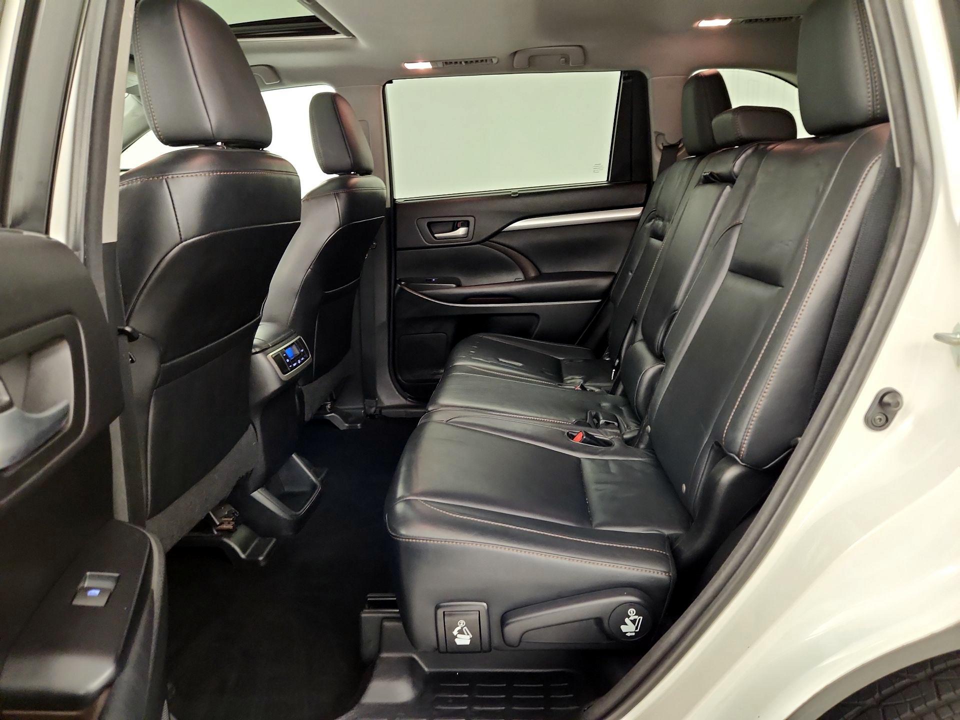 Thumbnail: 2016 Toyota Highlander - 20