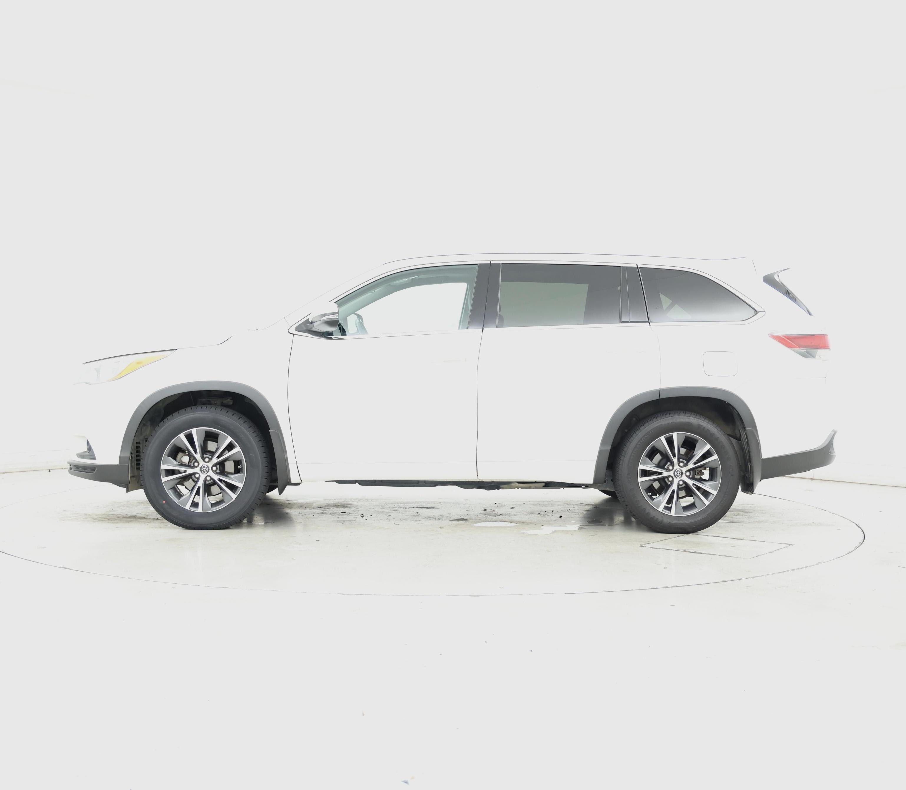 Thumbnail: 2016 Toyota Highlander - 3