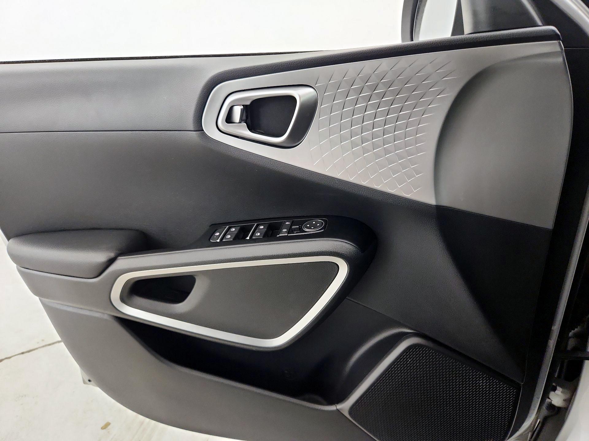 Thumbnail: 2020 Kia Soul - 12
