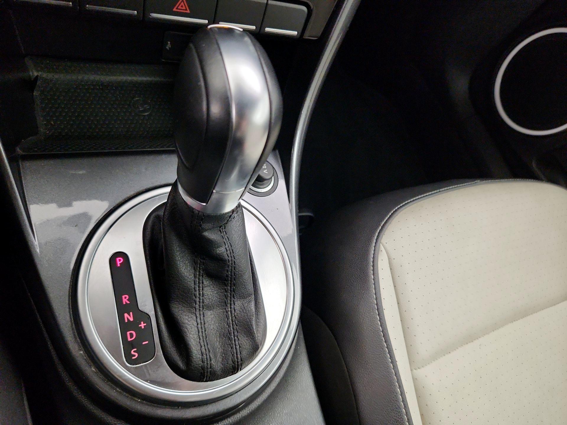 Thumbnail: 2019 Volkswagen Beetle - 17