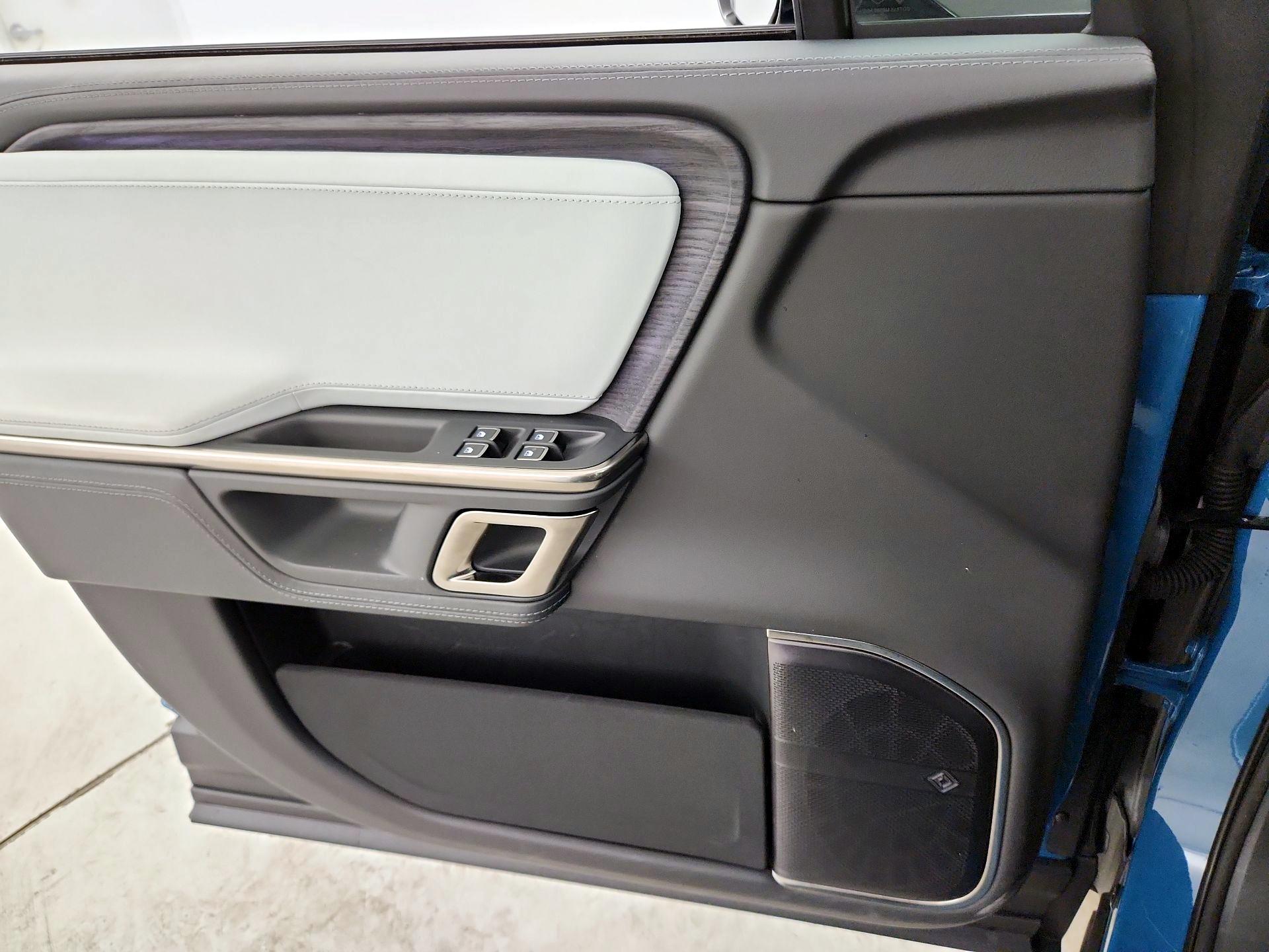 Thumbnail: 2024 Rivian R1S - 12