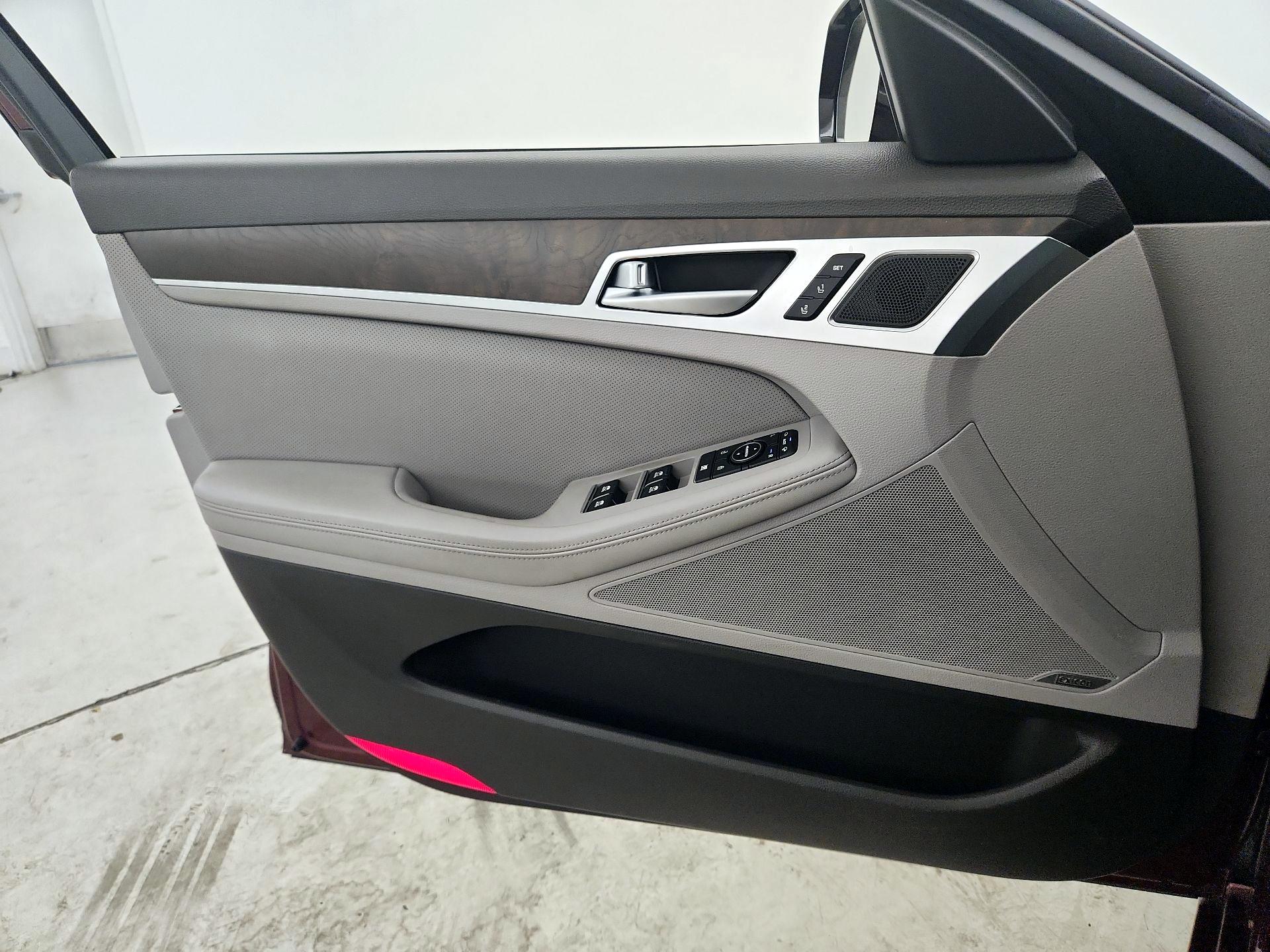 Thumbnail: 2015 Hyundai Genesis - 12