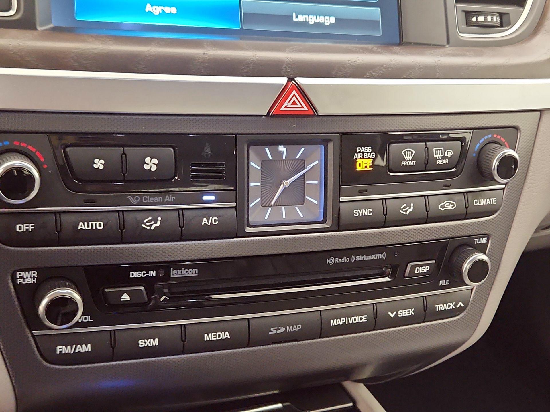 Thumbnail: 2015 Hyundai Genesis - 17