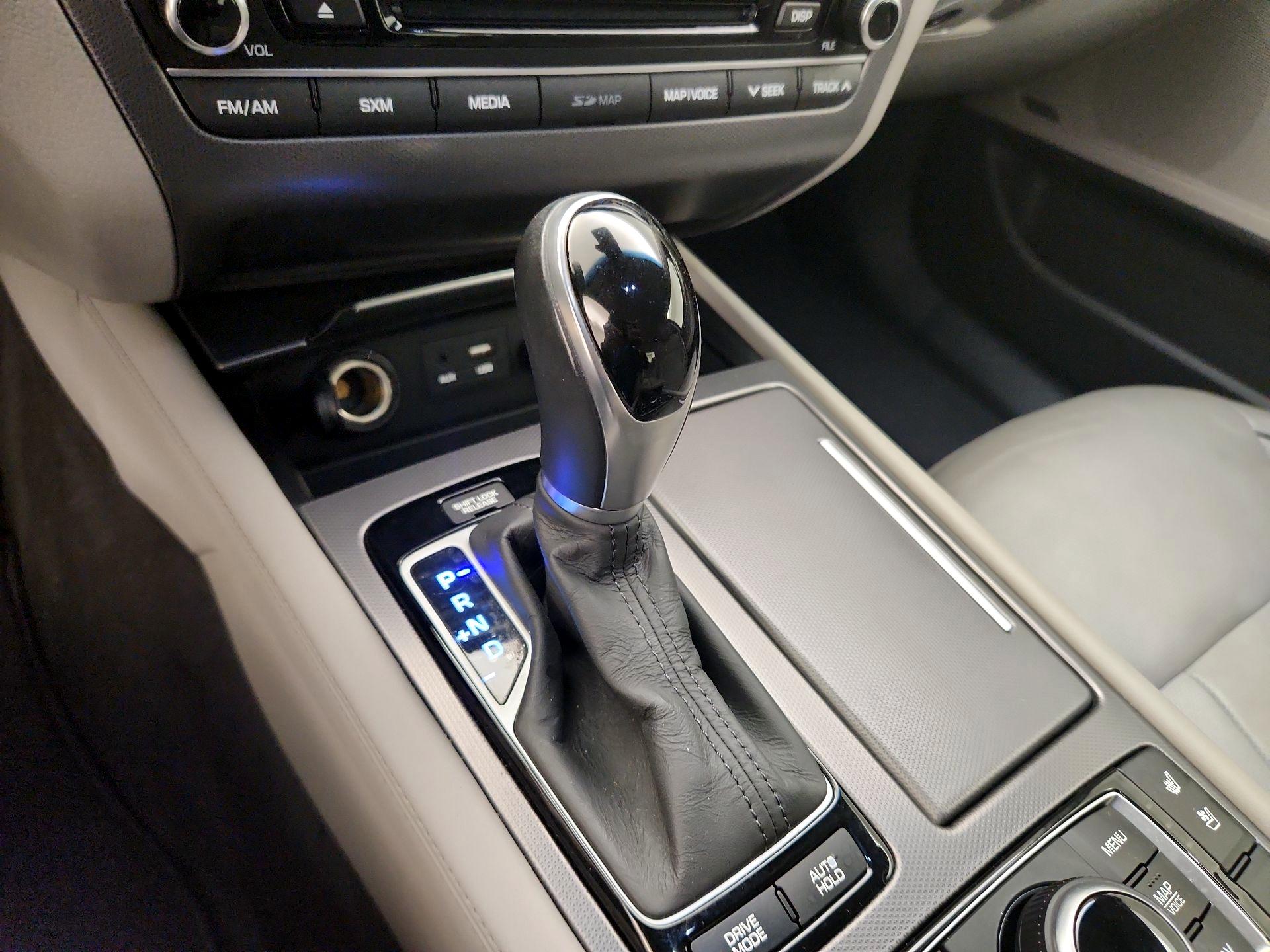 Thumbnail: 2015 Hyundai Genesis - 18
