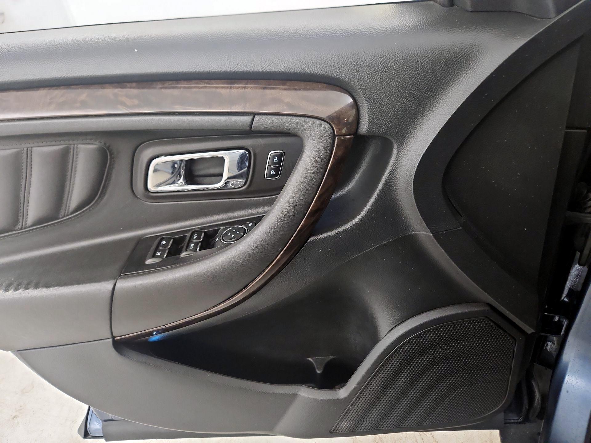 Thumbnail: 2018 Ford Taurus - 12