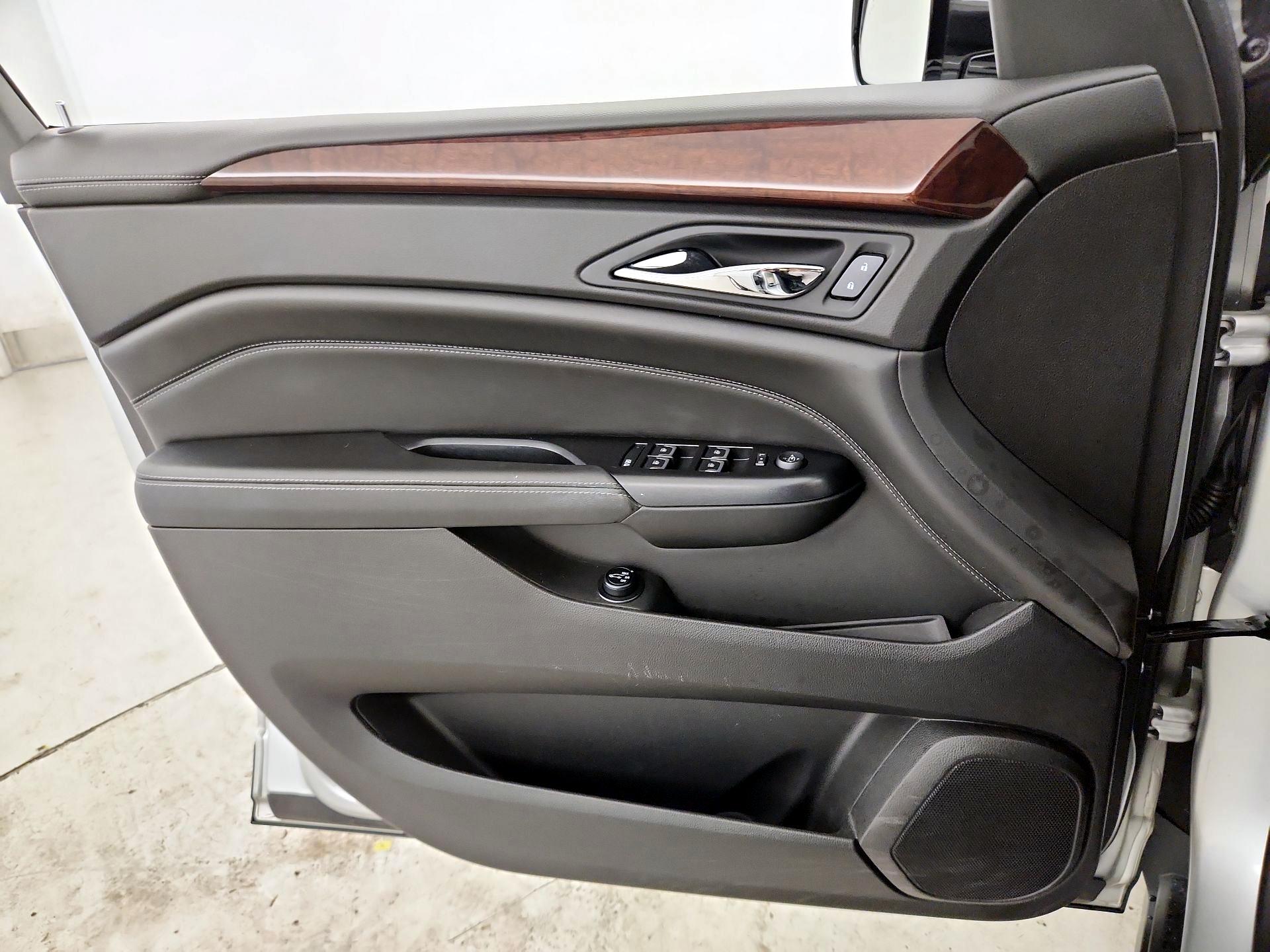 Thumbnail: 2015 Cadillac SRX - 12