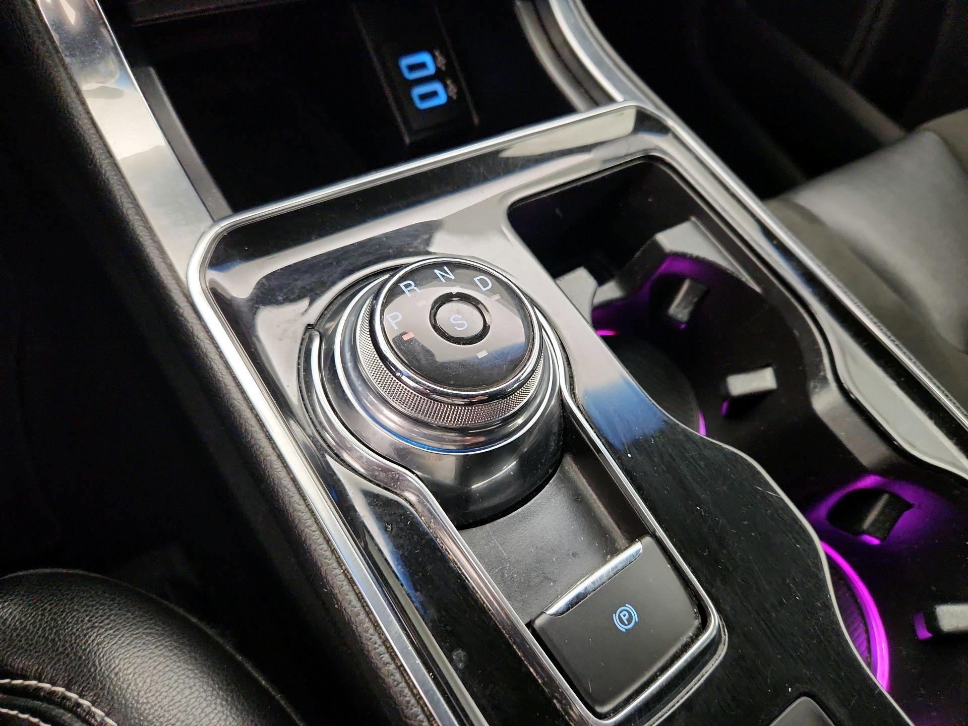 Thumbnail: 2019 Ford Edge - 18