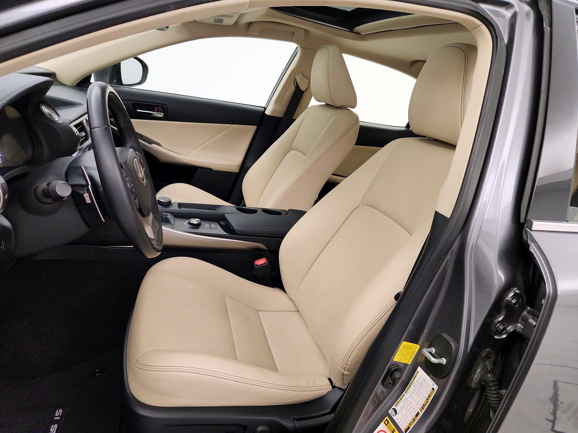 Thumbnail: 2016 Lexus IS - 11