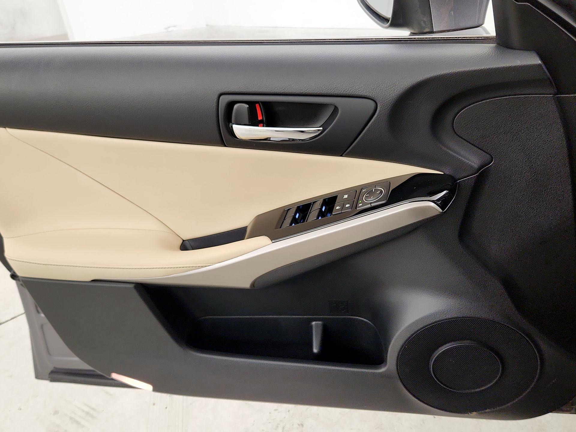 Thumbnail: 2016 Lexus IS - 12