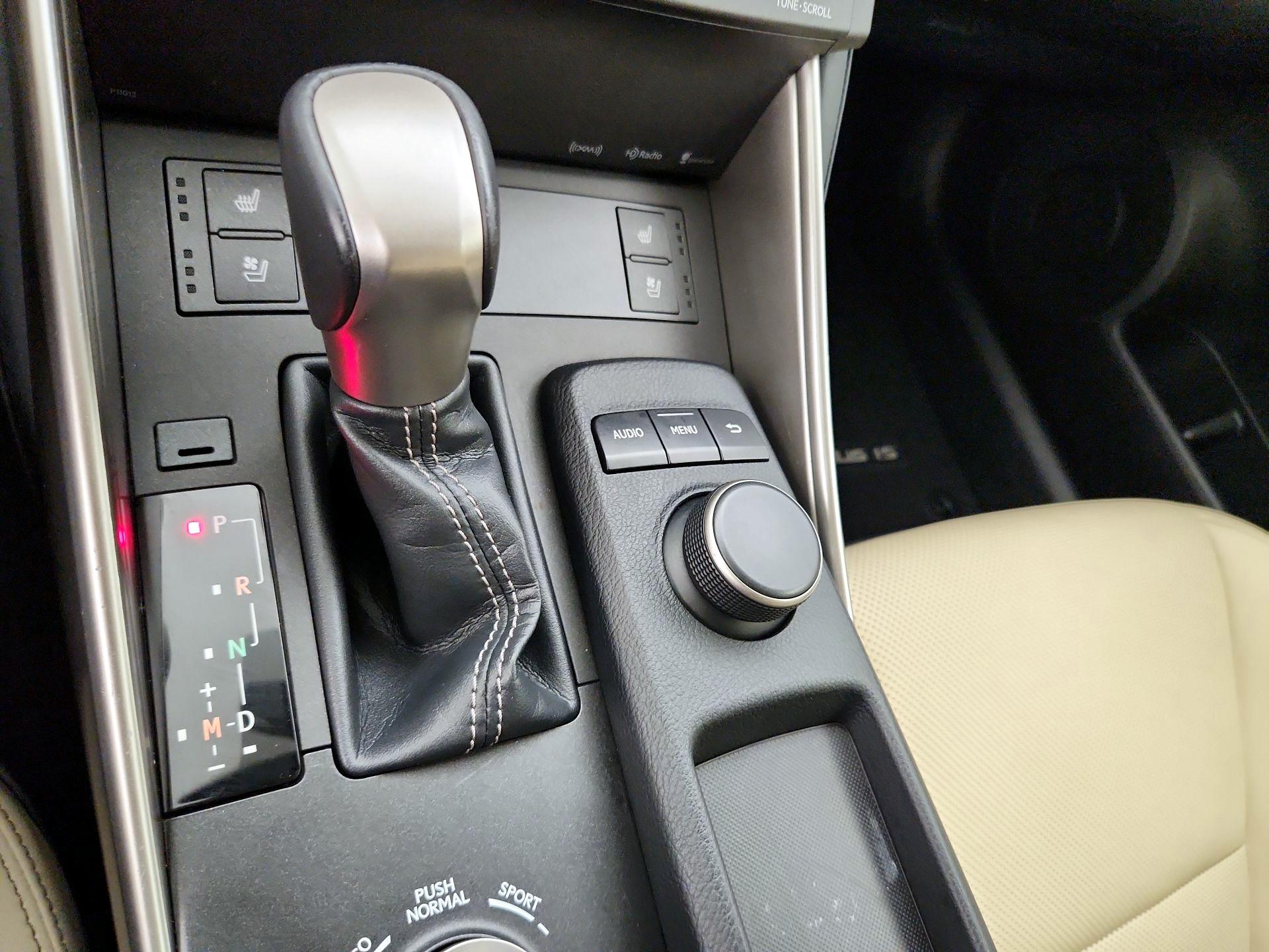 Thumbnail: 2016 Lexus IS - 17