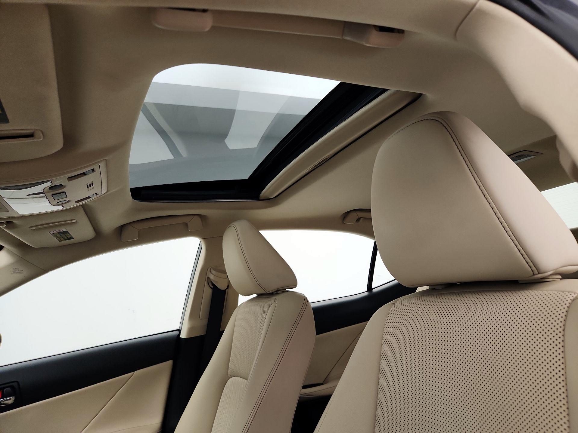 Thumbnail: 2016 Lexus IS - 19