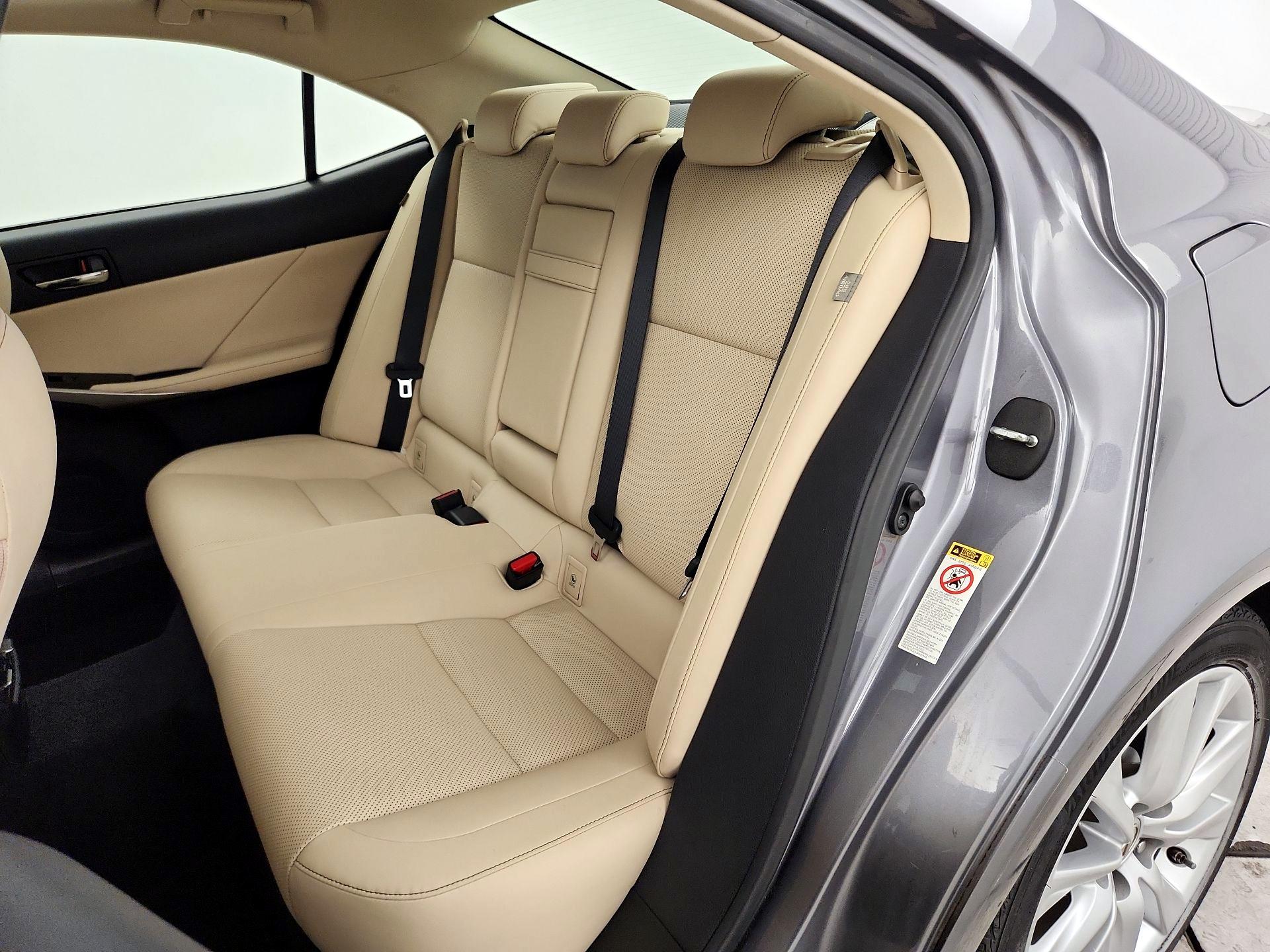 Thumbnail: 2016 Lexus IS - 20