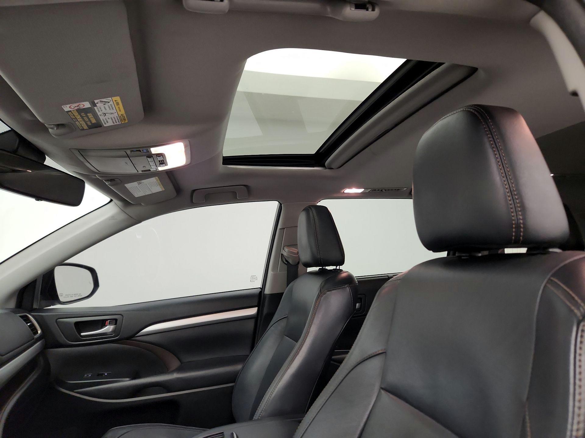 Thumbnail: 2018 Toyota Highlander - 20