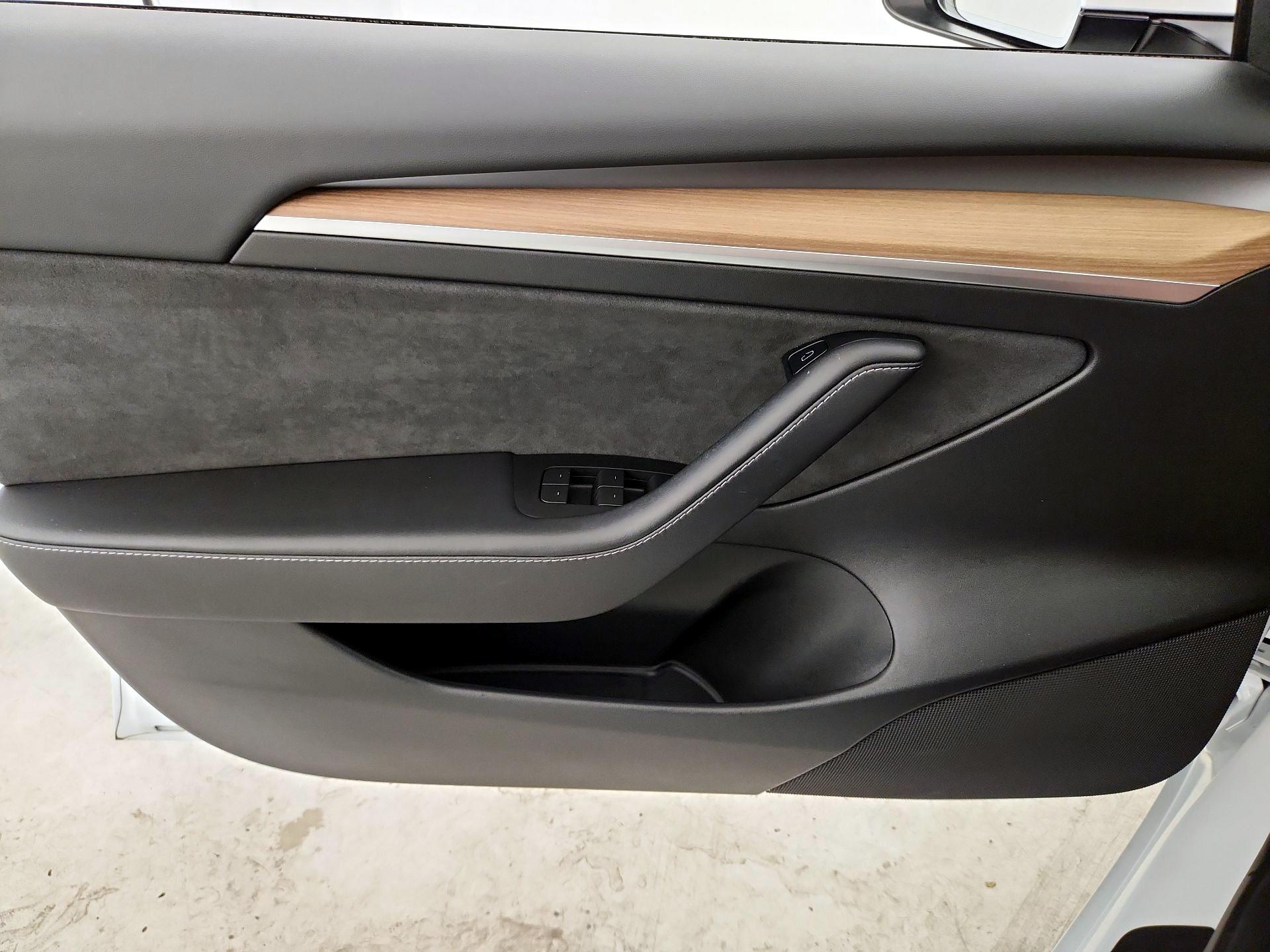 Thumbnail: 2023 Tesla Model 3 - 12