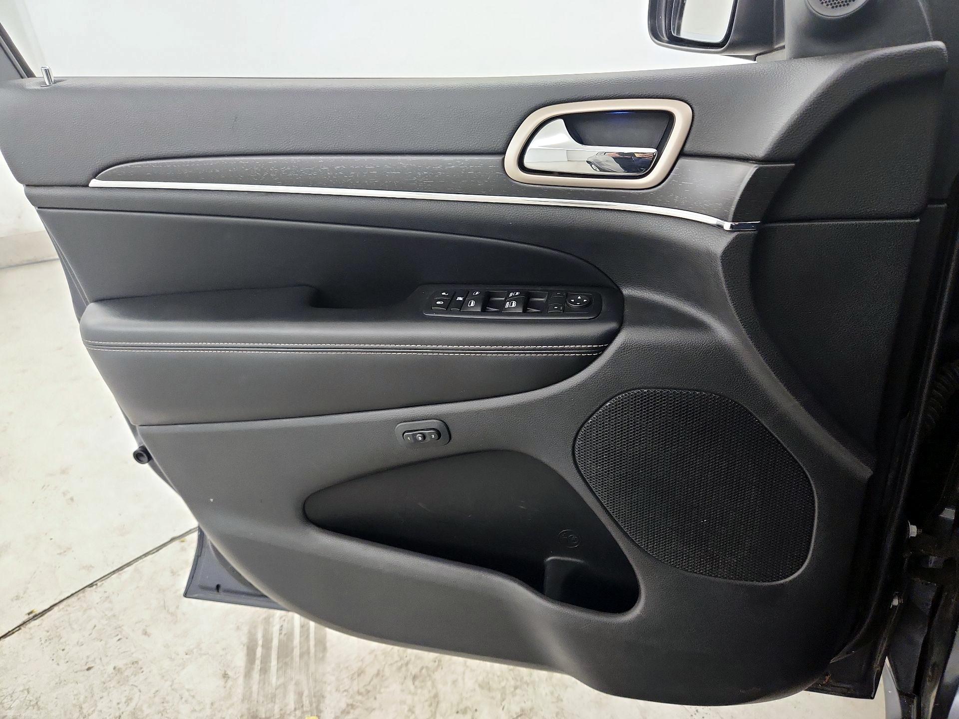 Thumbnail: 2016 Jeep Grand Cherokee - 12