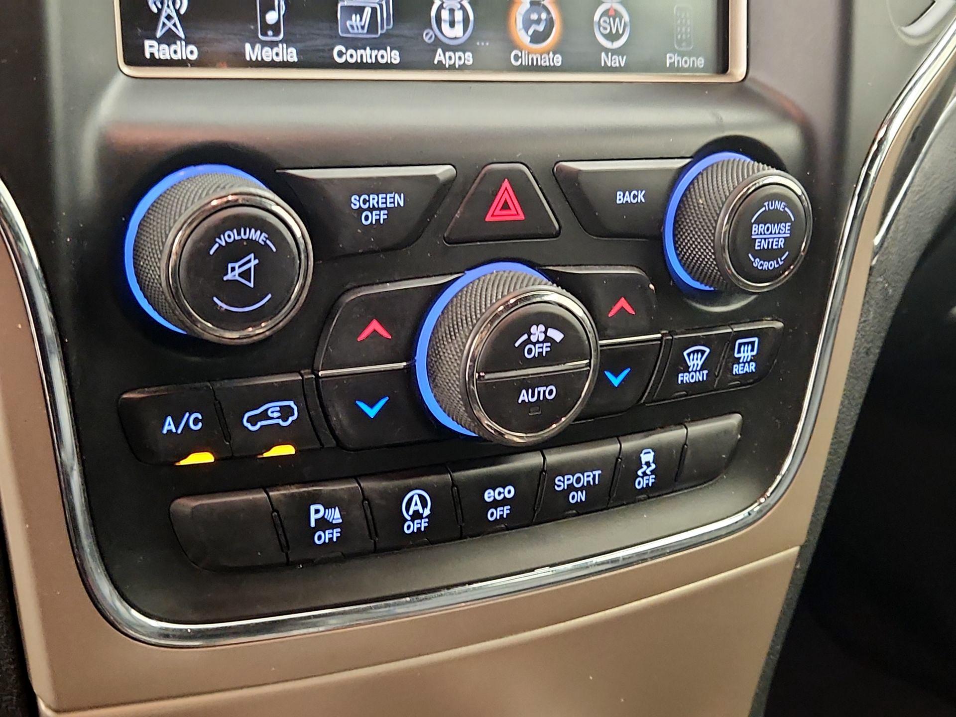 Thumbnail: 2016 Jeep Grand Cherokee - 17
