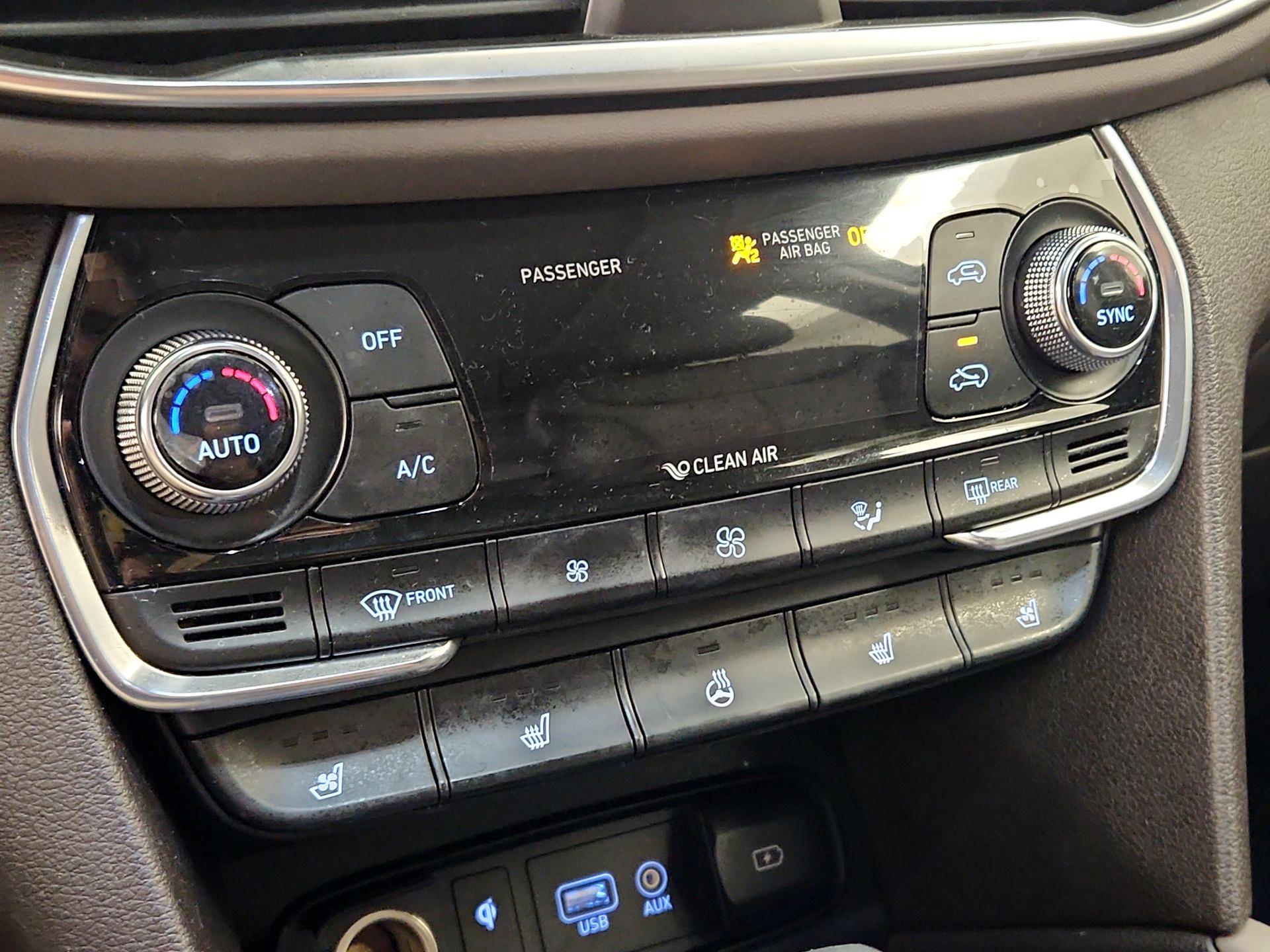 Thumbnail: 2019 Hyundai Santa Fe - 17