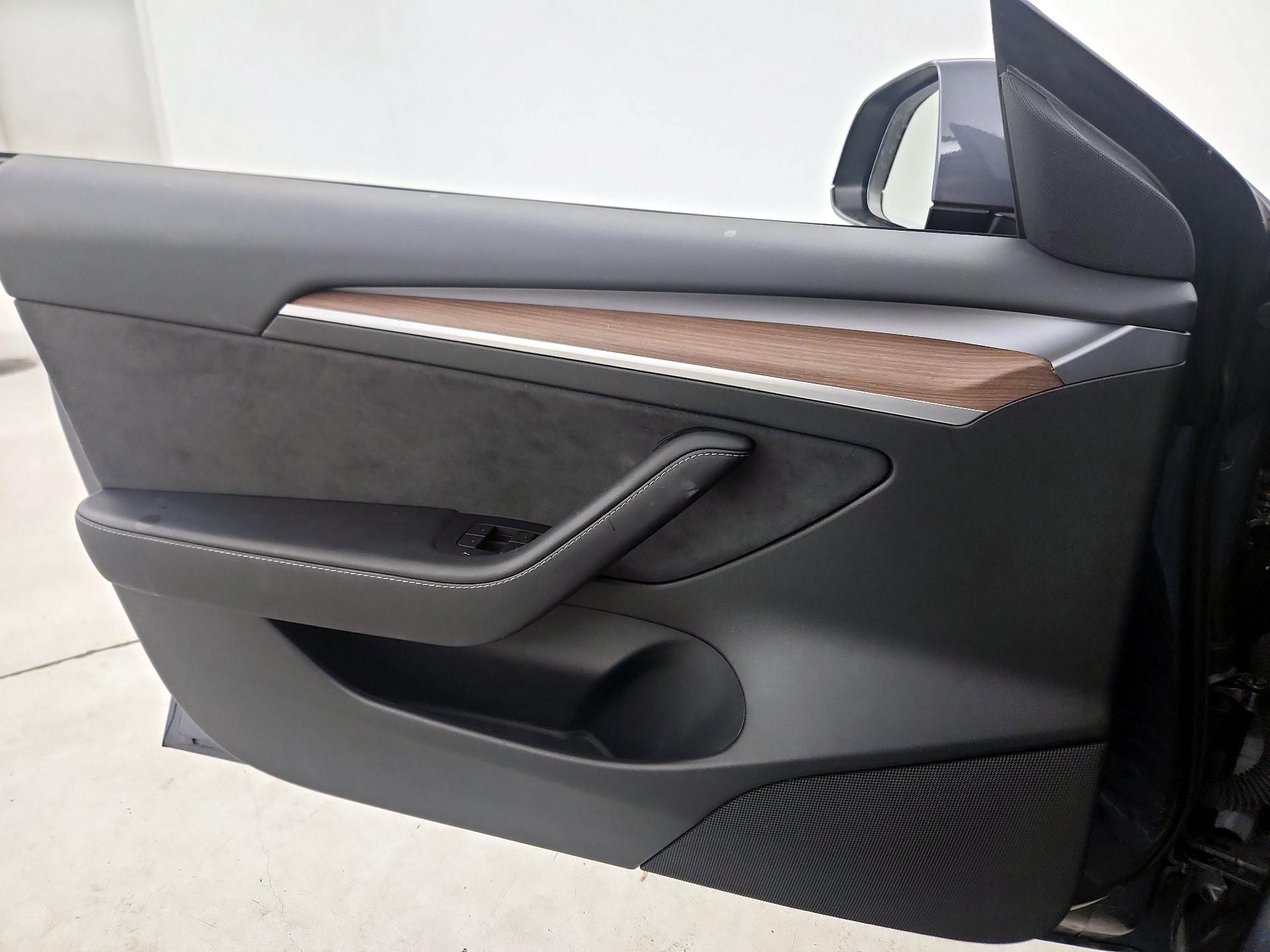 Thumbnail: 2023 Tesla Model 3 - 12