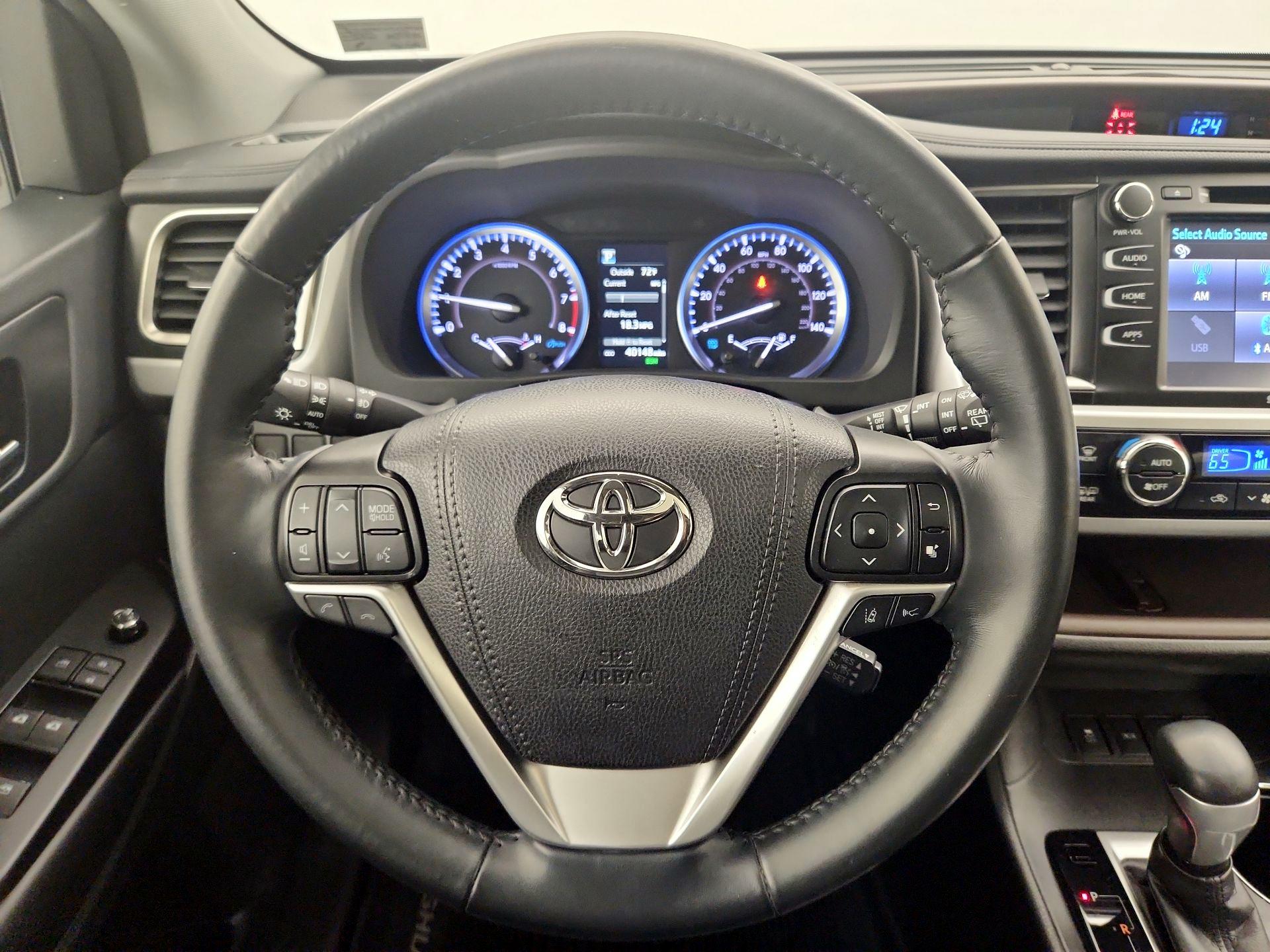 Thumbnail: 2019 Toyota Highlander - 10