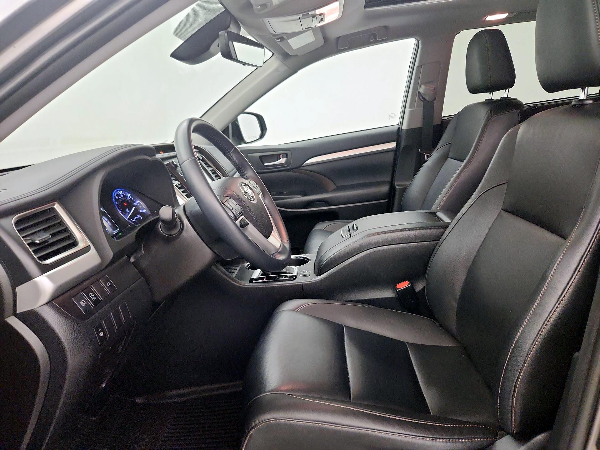 Thumbnail: 2019 Toyota Highlander - 11
