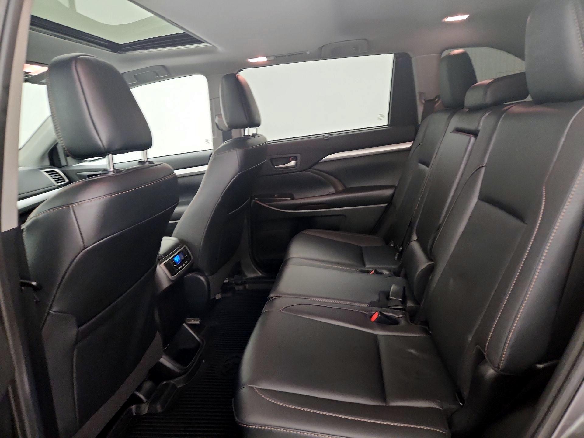 Thumbnail: 2019 Toyota Highlander - 20