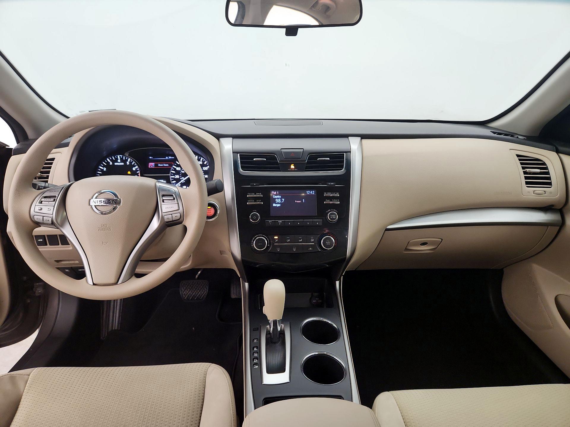 Thumbnail: 2015 Nissan Altima - 9