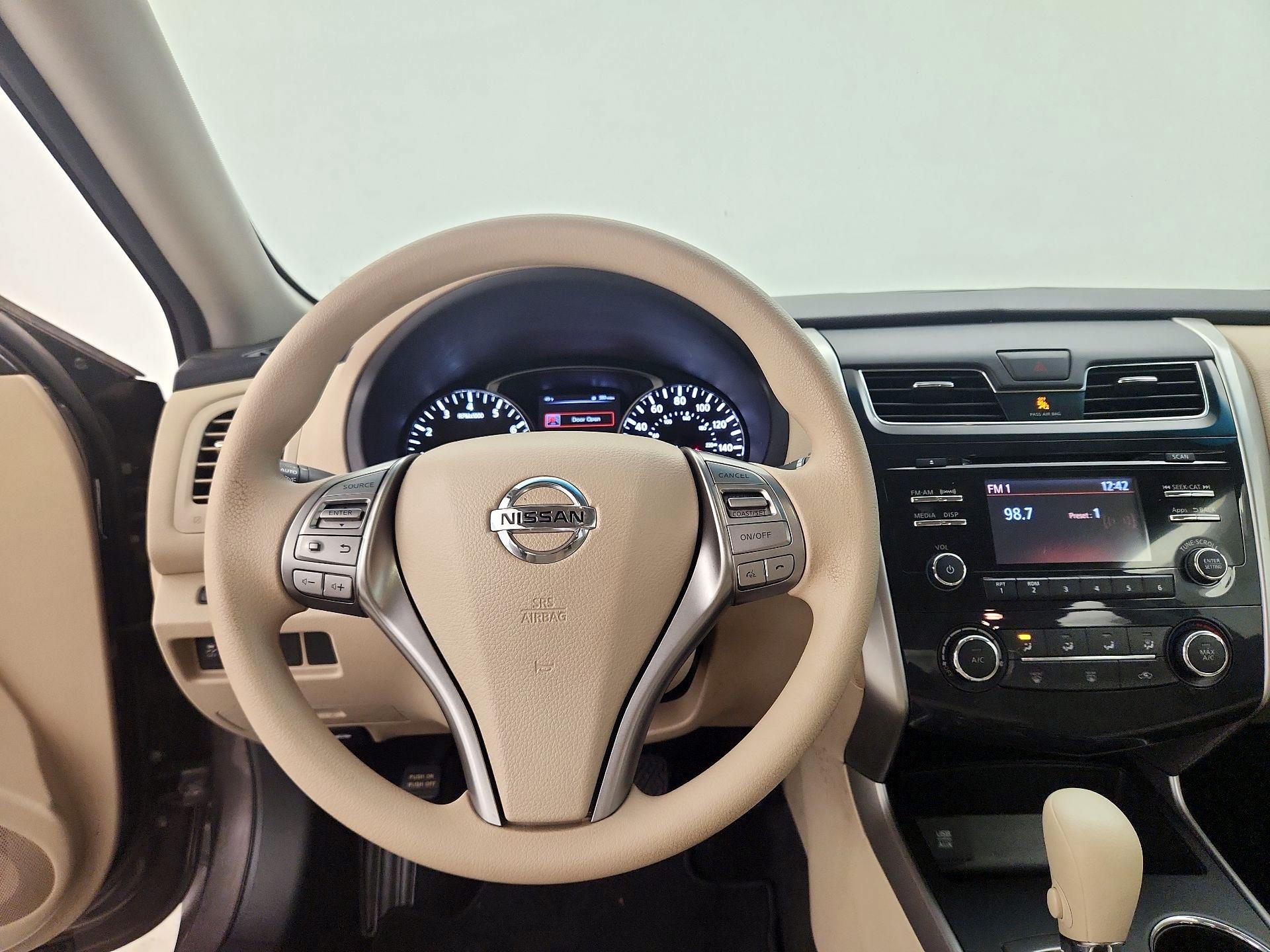 Thumbnail: 2015 Nissan Altima - 10