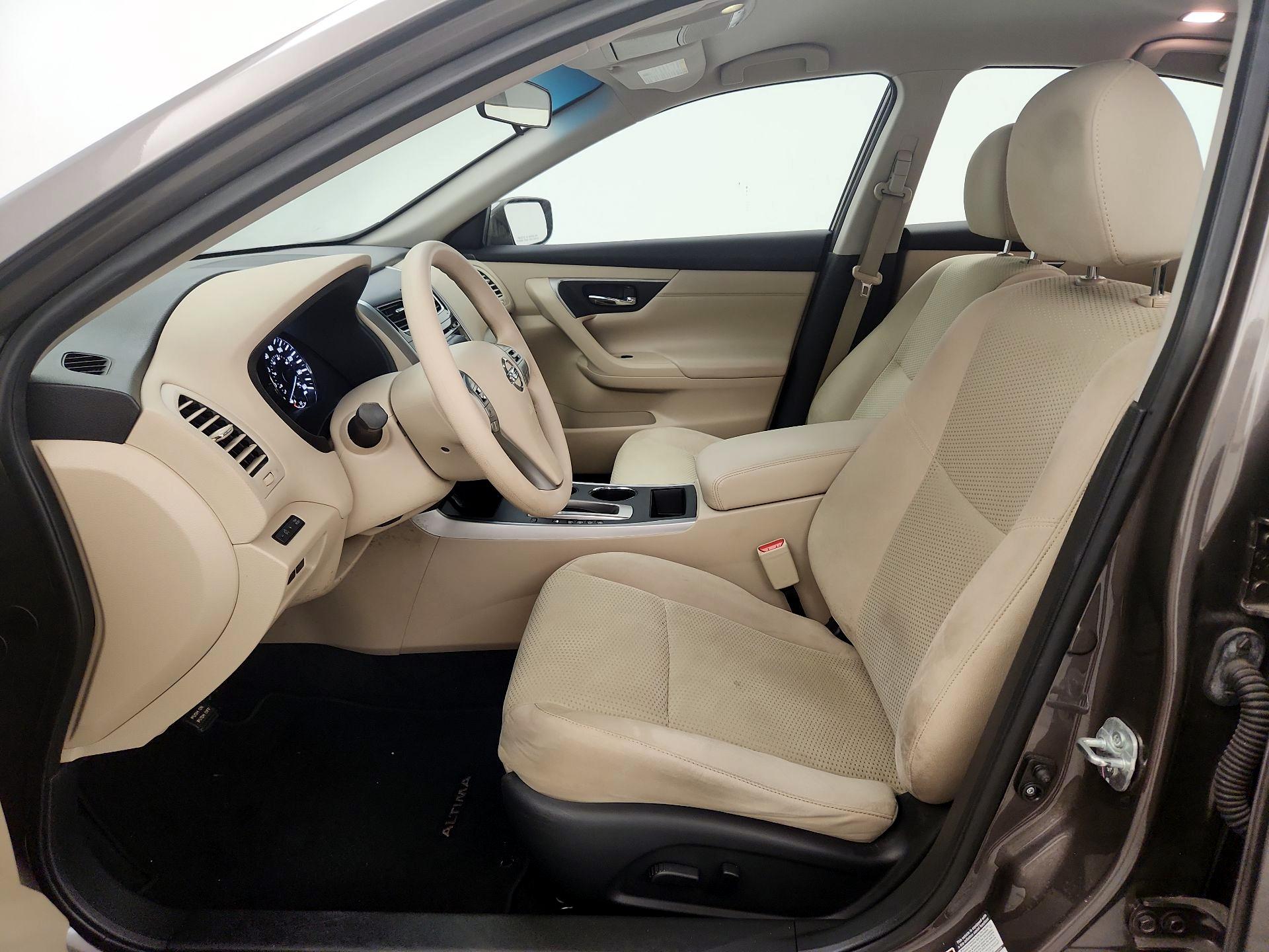 Thumbnail: 2015 Nissan Altima - 11