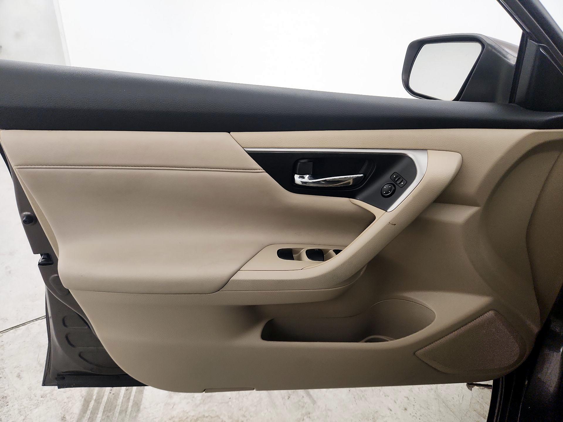 Thumbnail: 2015 Nissan Altima - 12