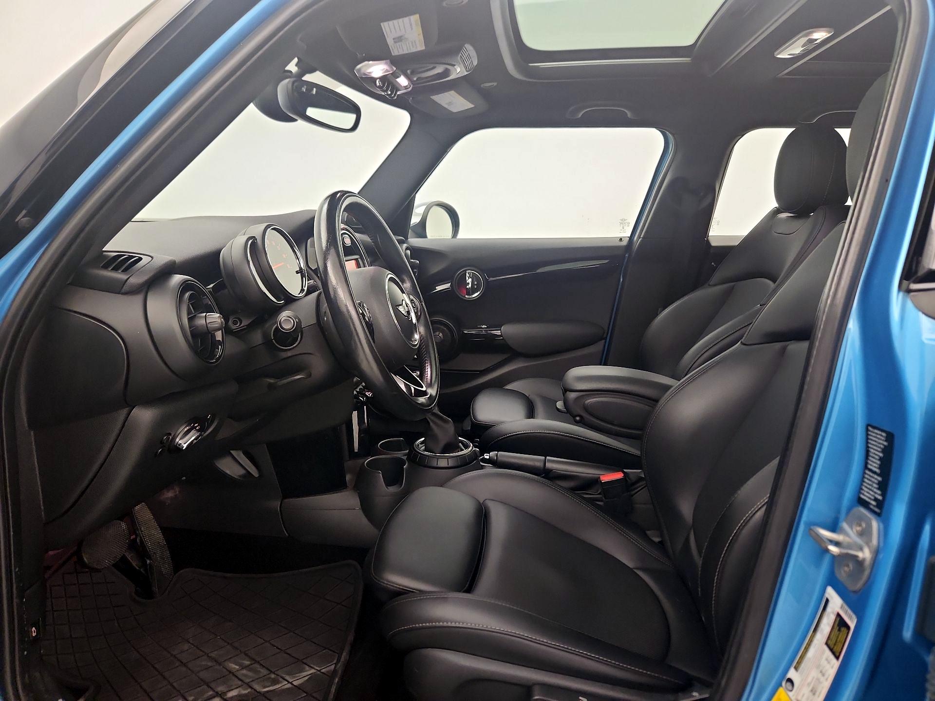 Thumbnail: 2016 MINI Cooper Hardtop - 11