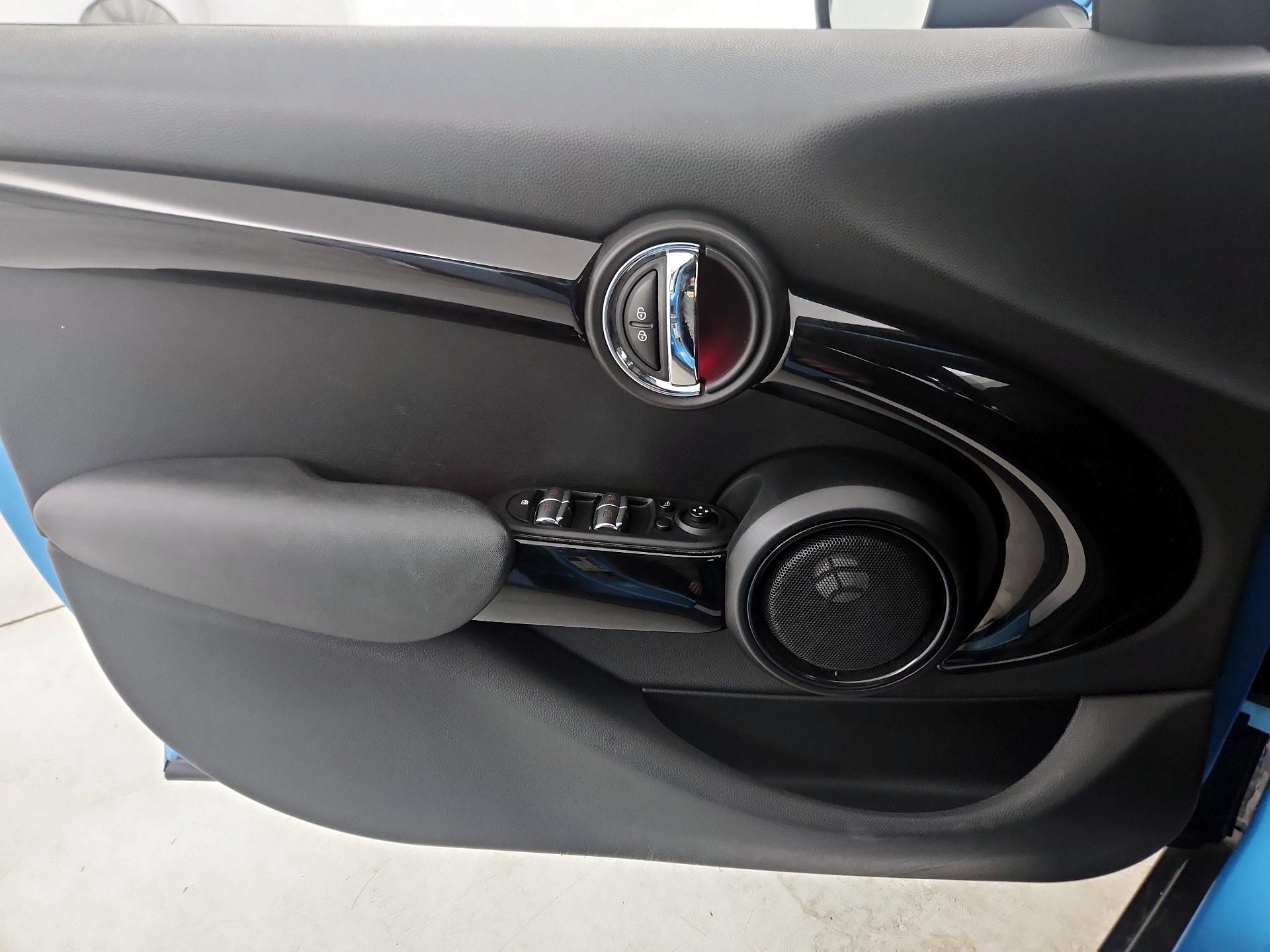 Thumbnail: 2016 MINI Cooper Hardtop - 12