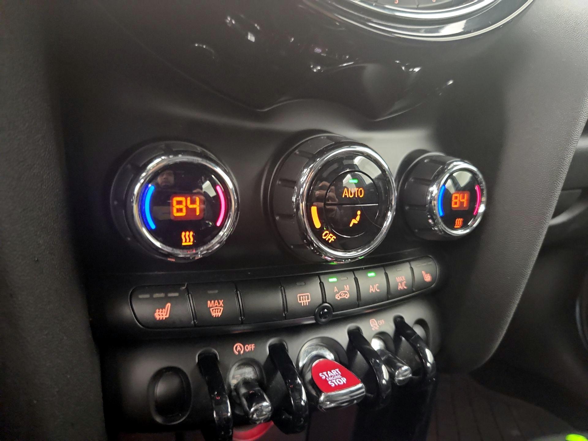 Thumbnail: 2016 MINI Cooper Hardtop - 14