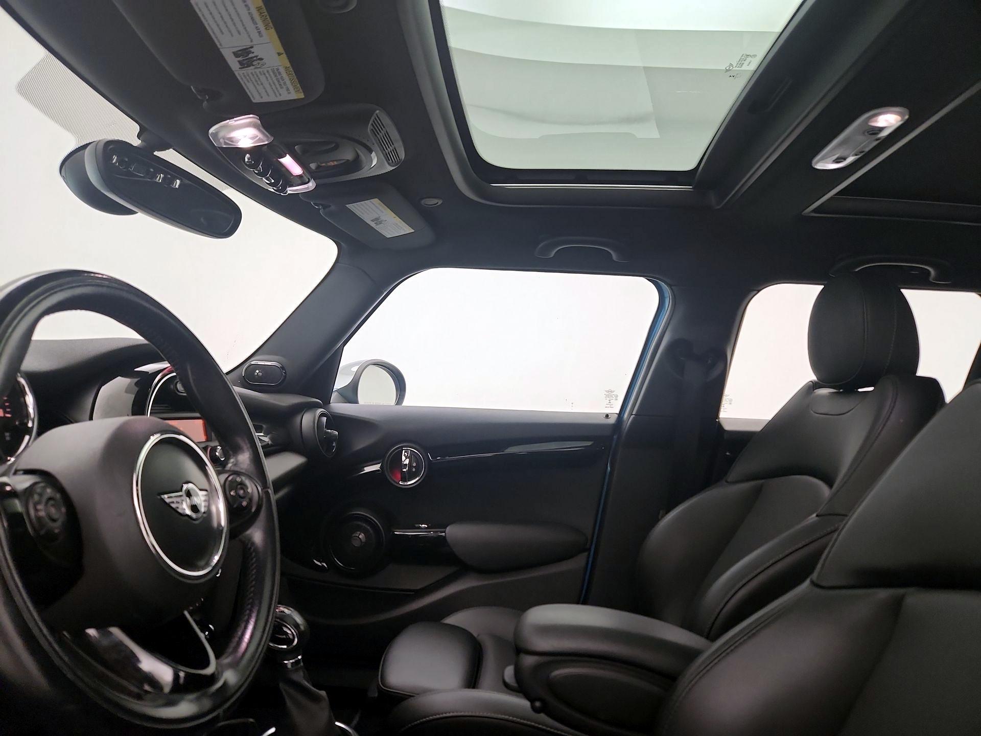 Thumbnail: 2016 MINI Cooper Hardtop - 17