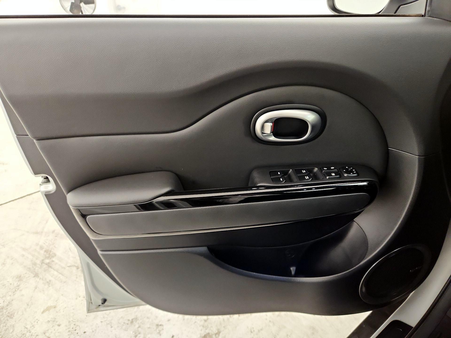 Thumbnail: 2016 Kia Soul - 12